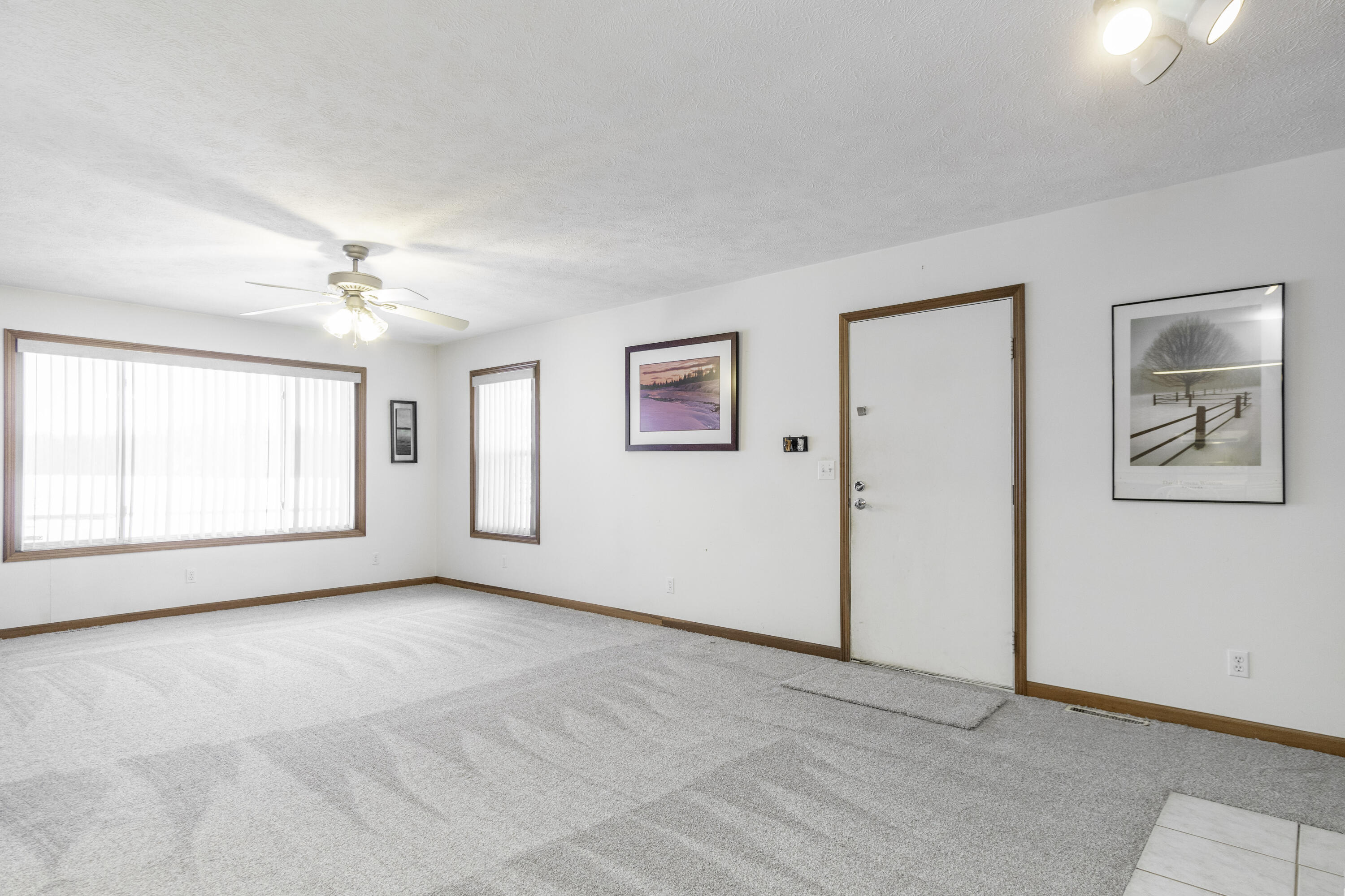 12790 Lochard Property Photo 9