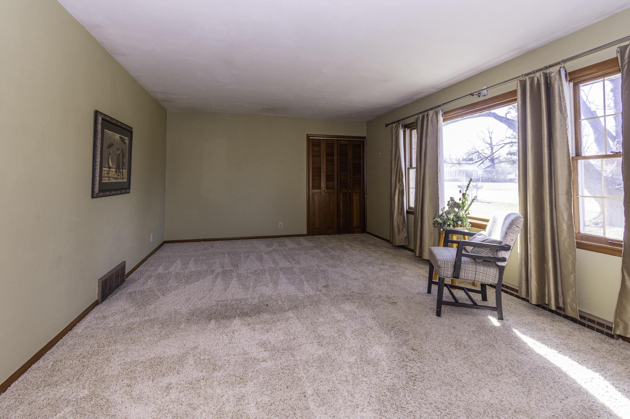 216 Orange Property Photo 5