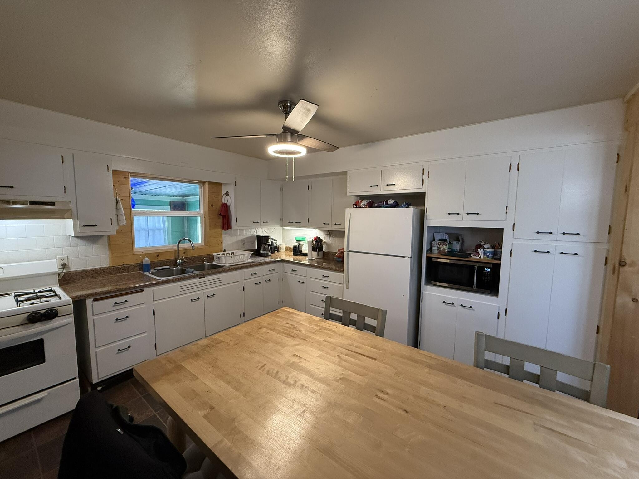 415 Main Property Photo 24