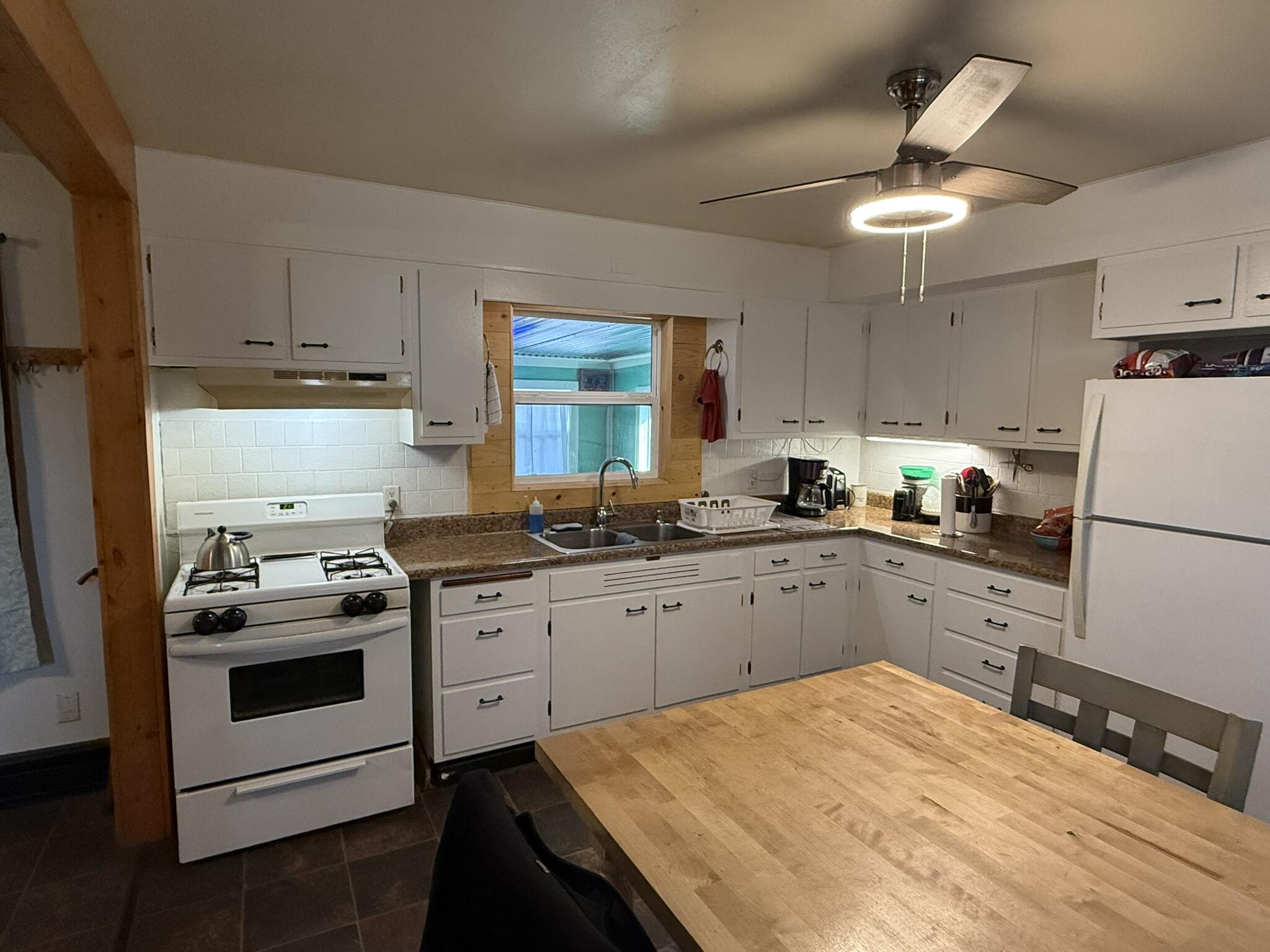 415 Main Property Photo 25