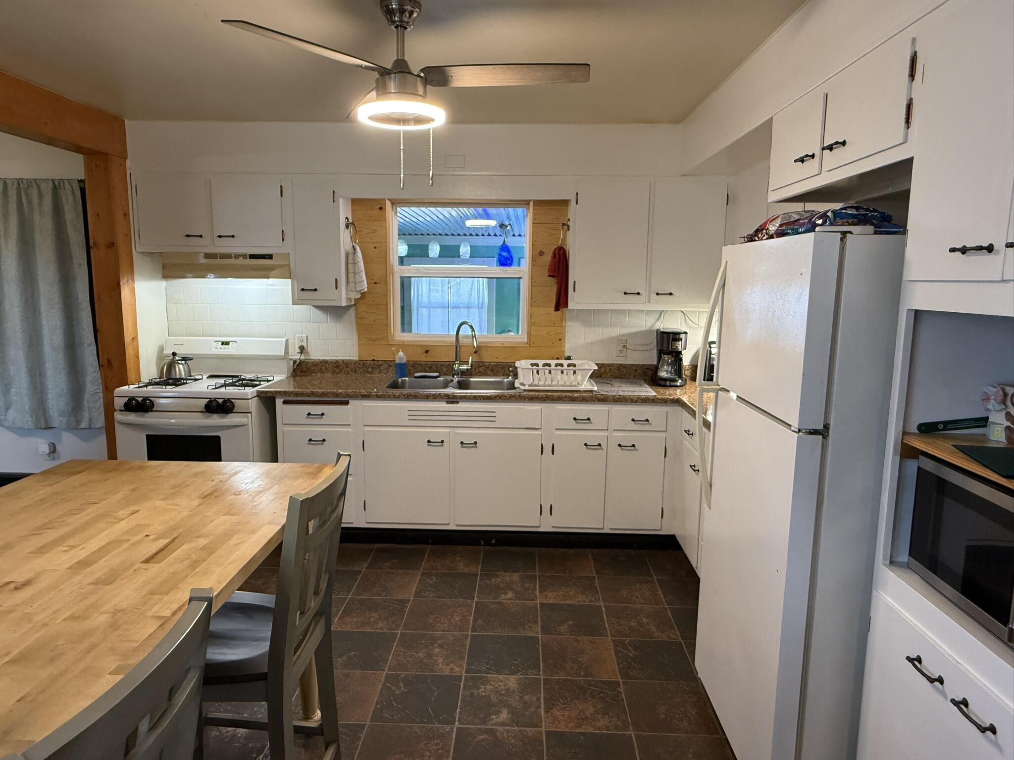415 Main Property Photo 26