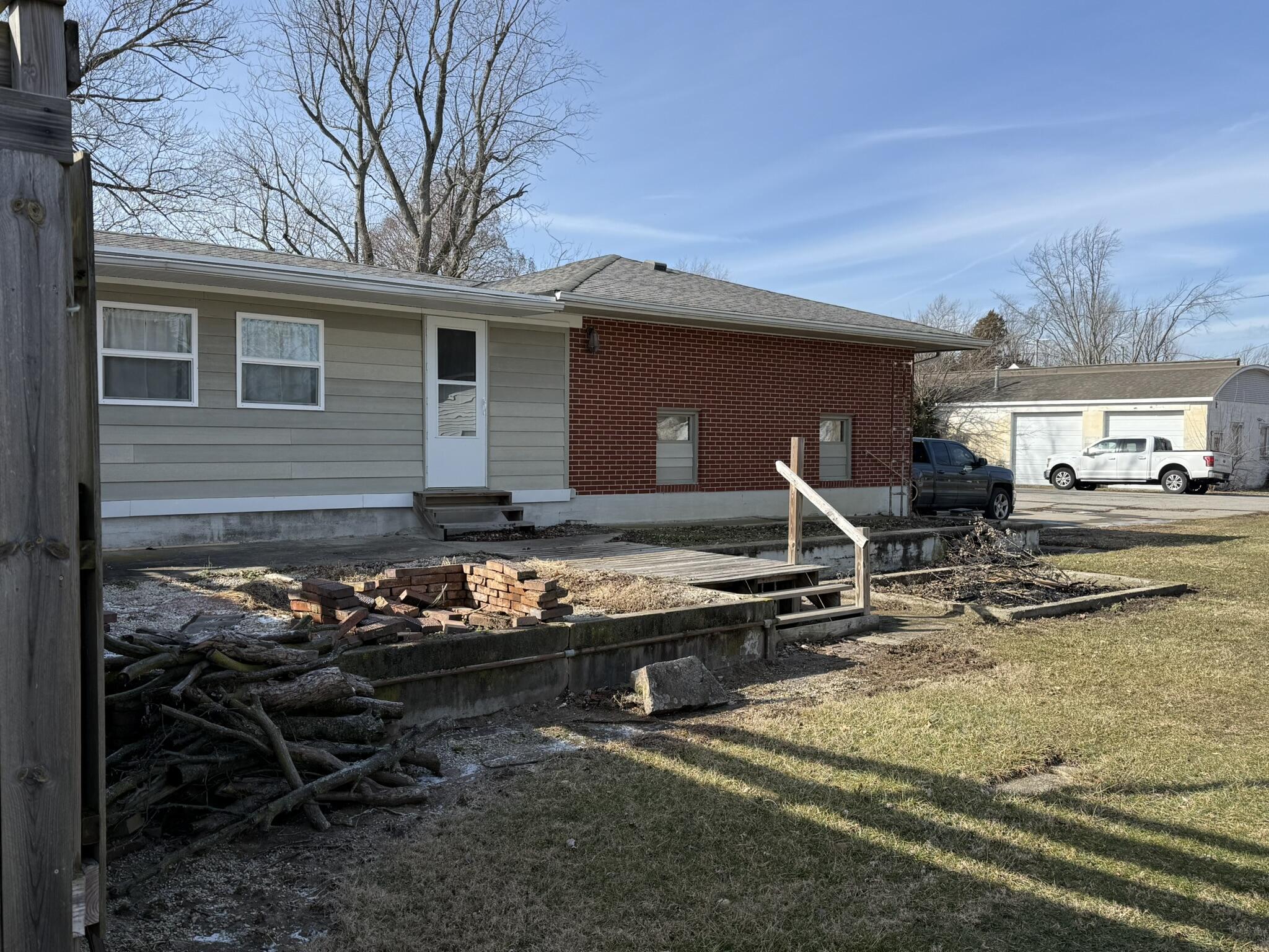 415 Main Property Photo 44