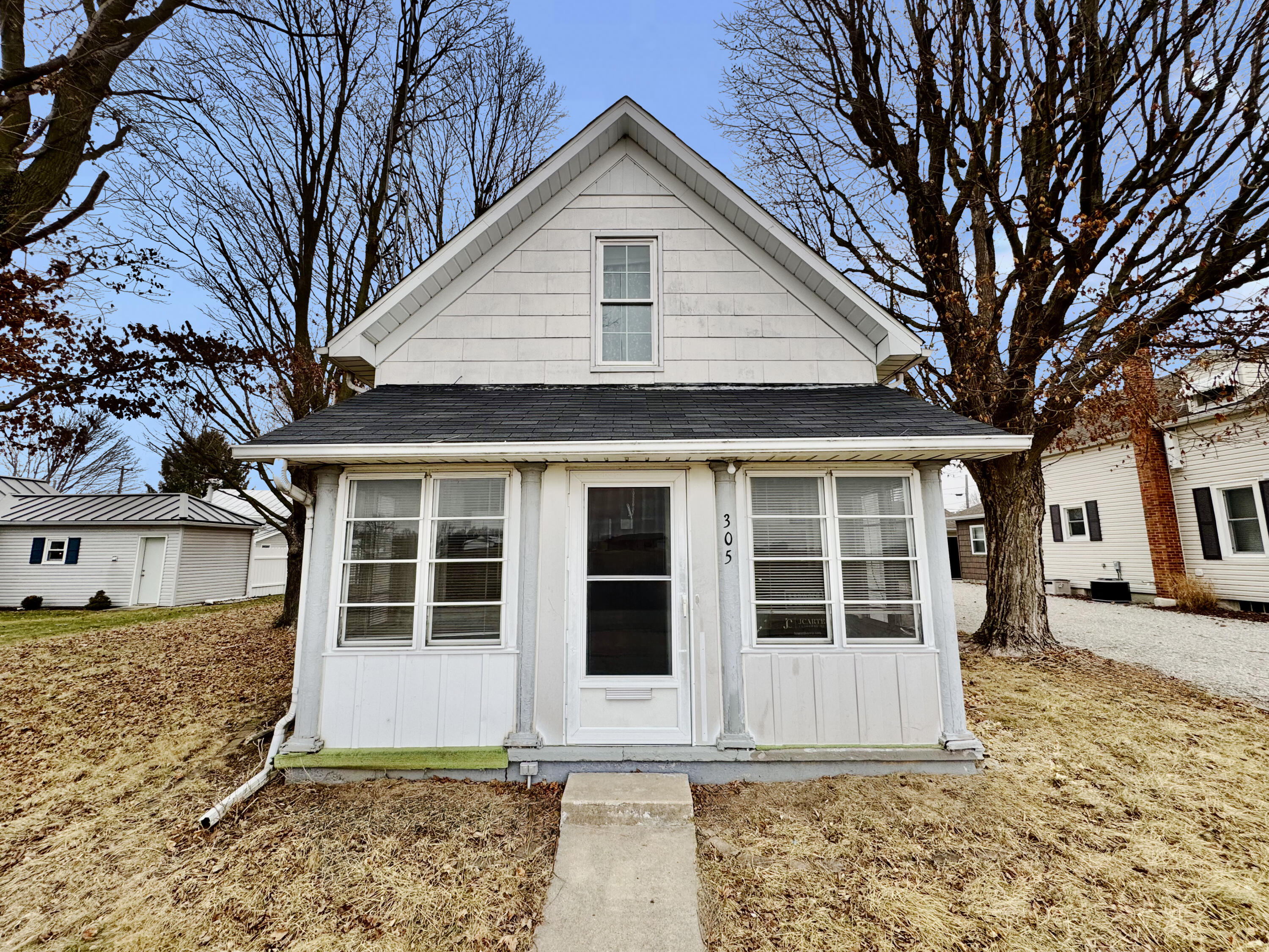 305 1st Property Photo