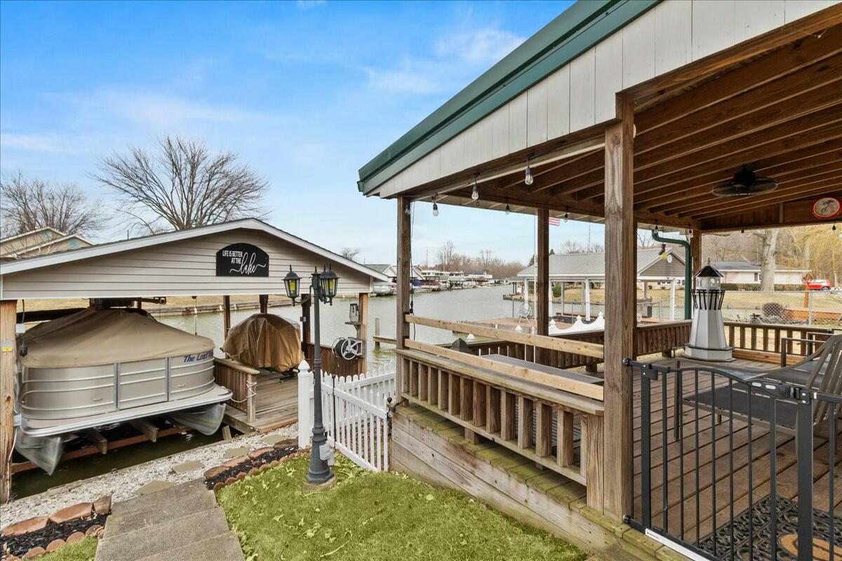 11380 Horseshoe Channel Property Photo 4