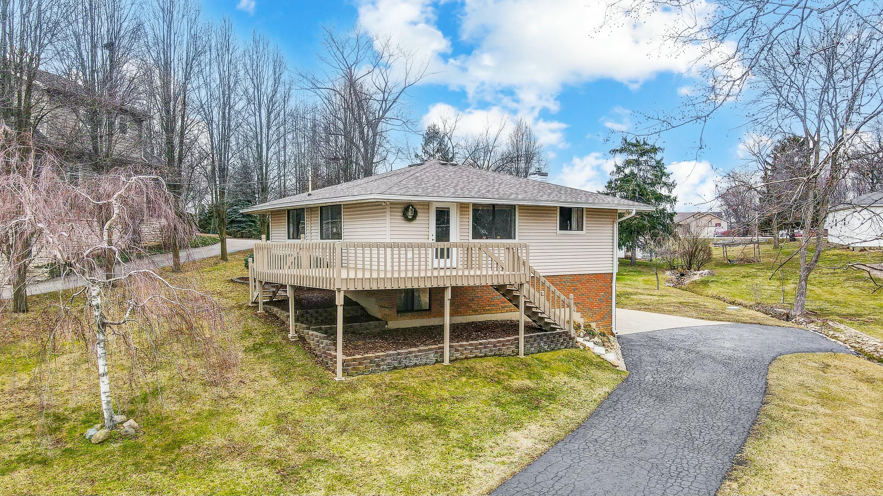 1290 Chickasaw Property Photo
