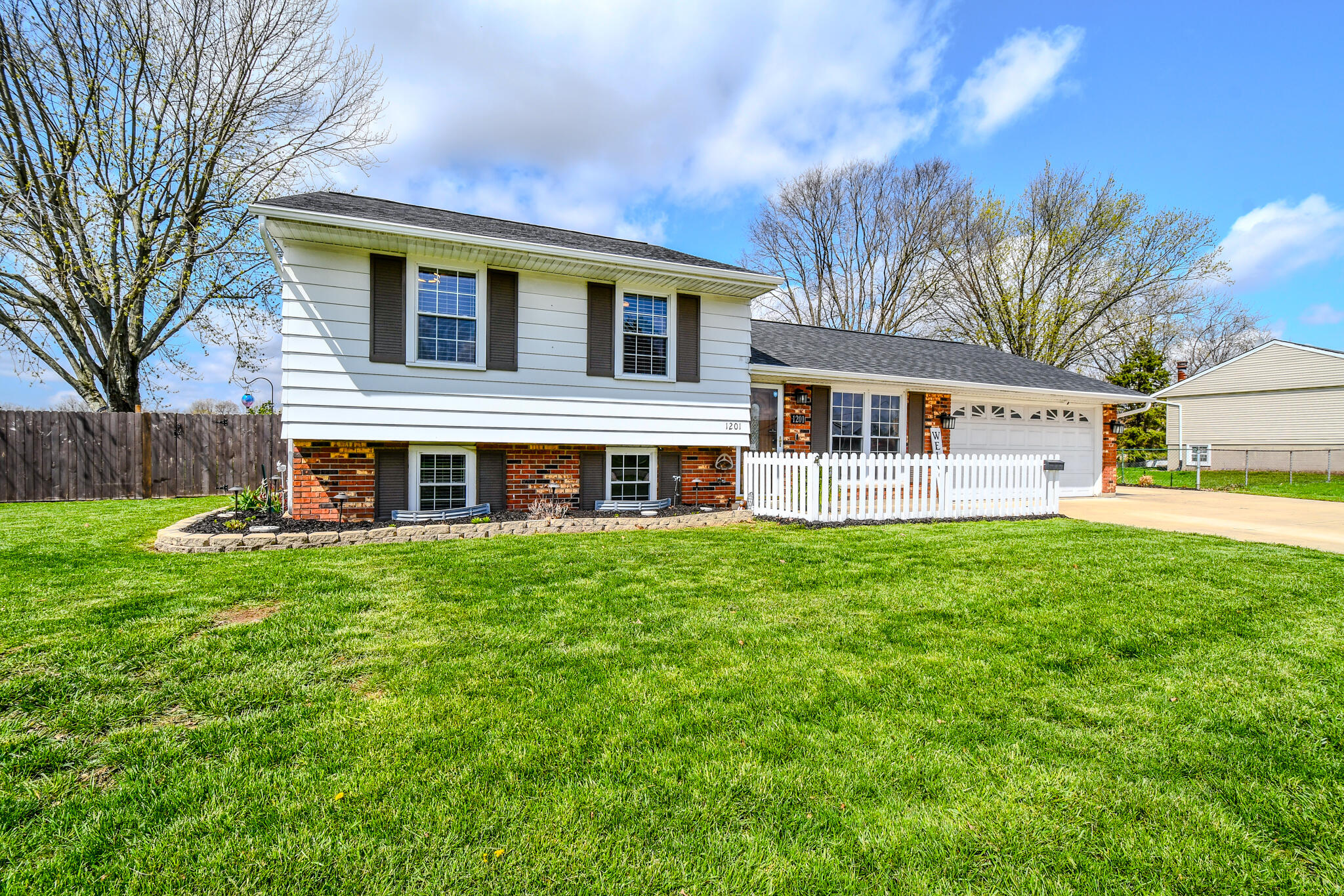 1201 Edgebrook Property Photo