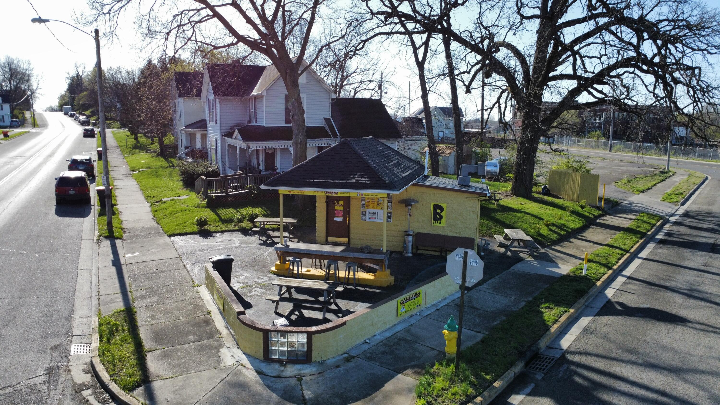 1305 Lexington