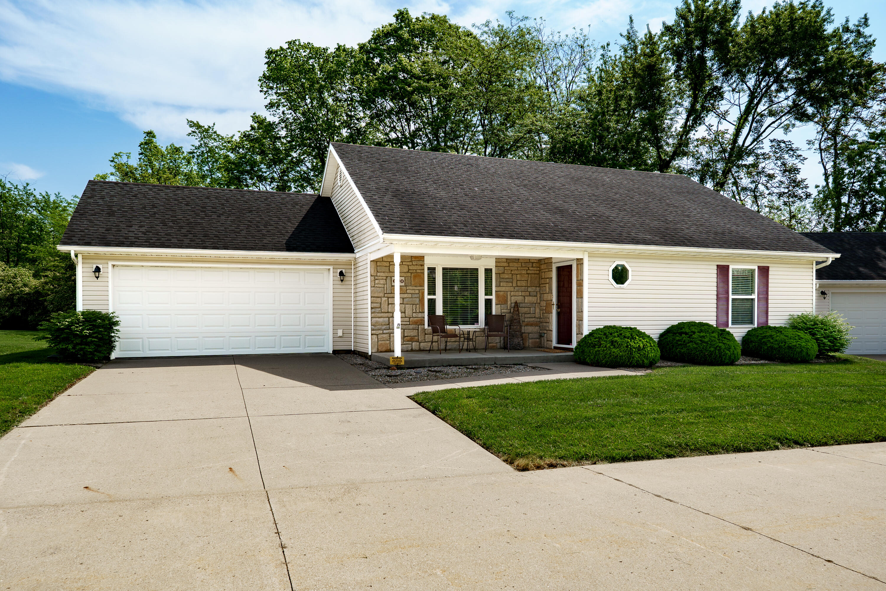 600 Fenview Property Photo 1