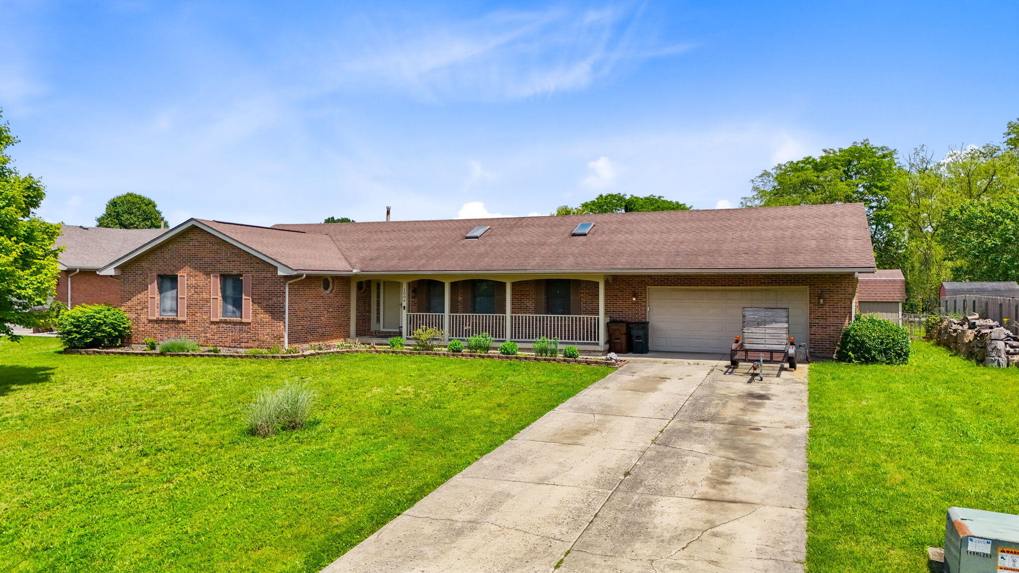 1006 Blue Jay Property Photo 1