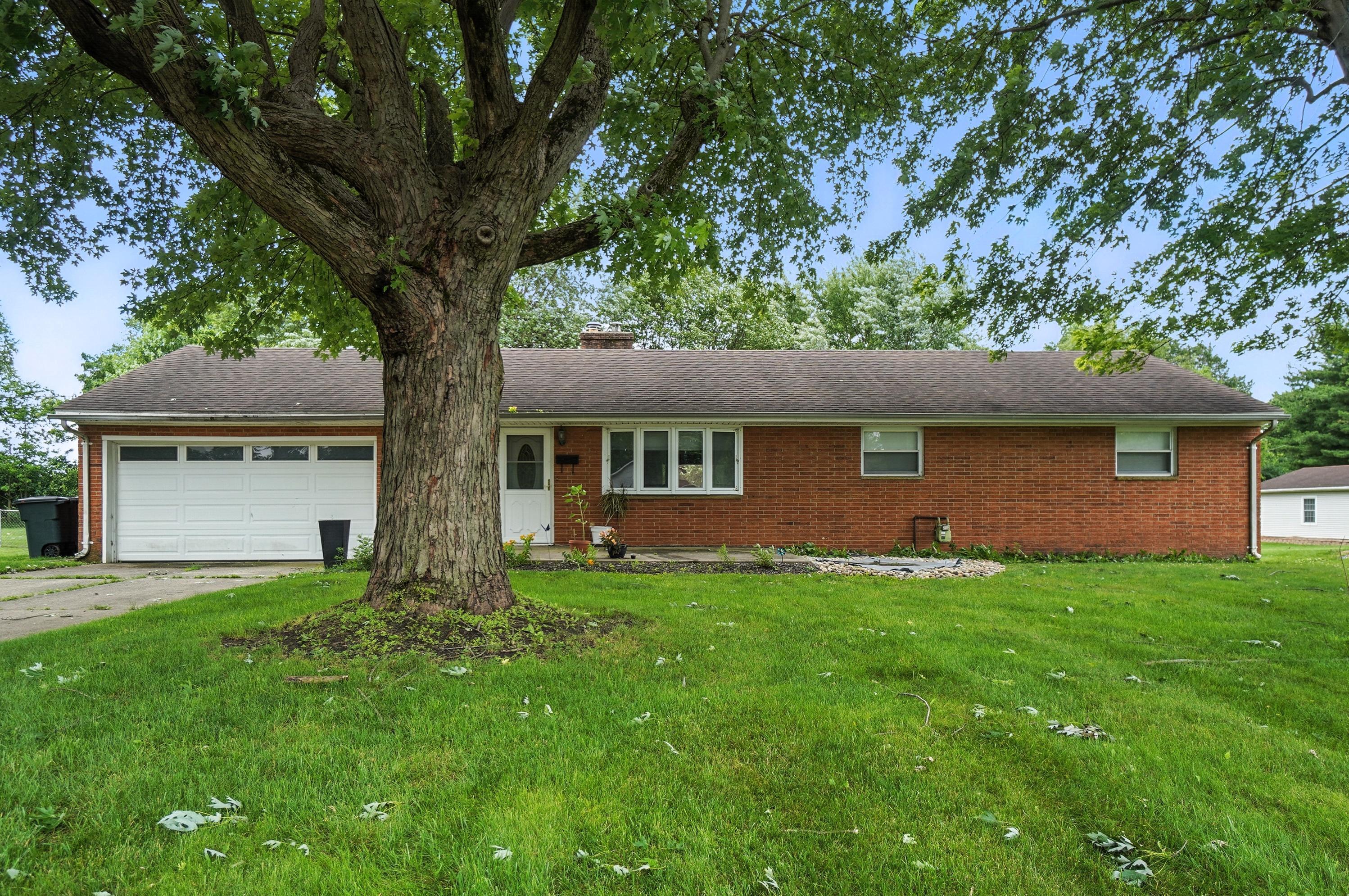 221 Royal Property Photo 1