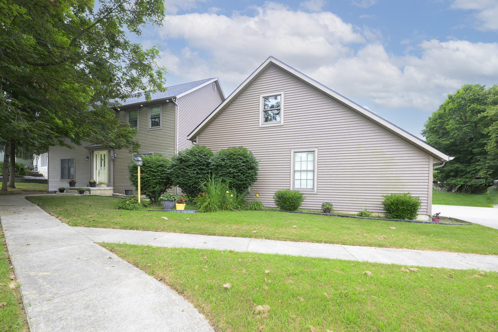 1316 Woodglen Property Photo 1