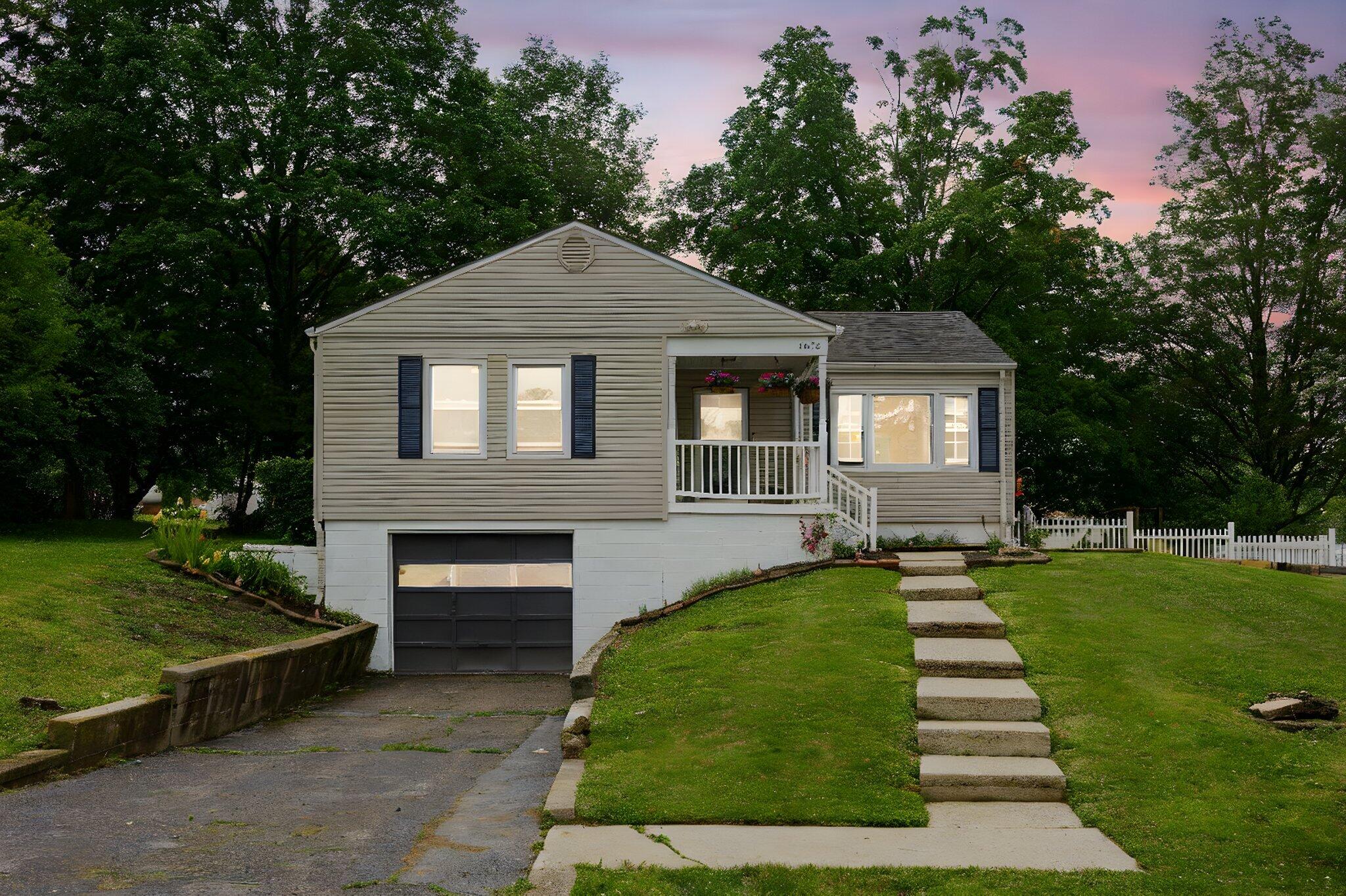 1575 Ridgeway Property Photo 1