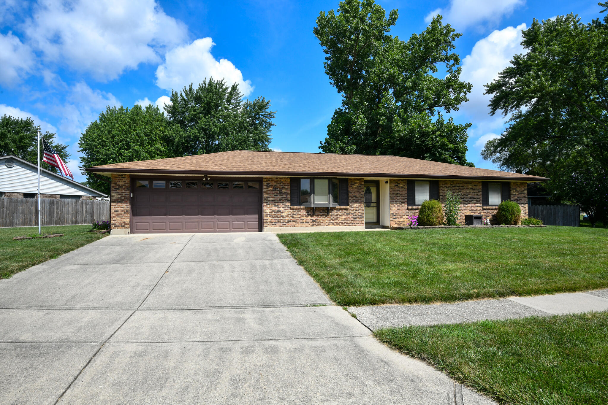 6851 Locustview Property Photo 1