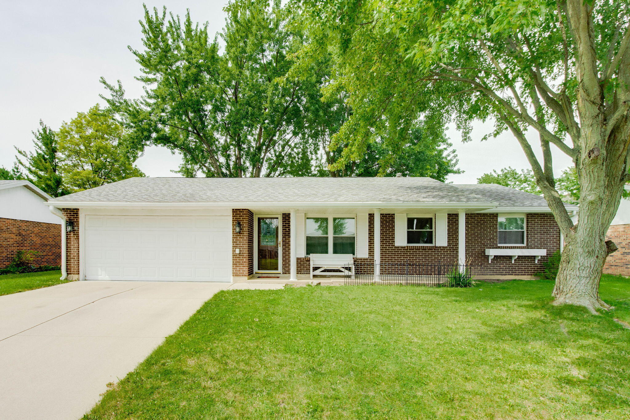 220 Lunar Property Photo 1