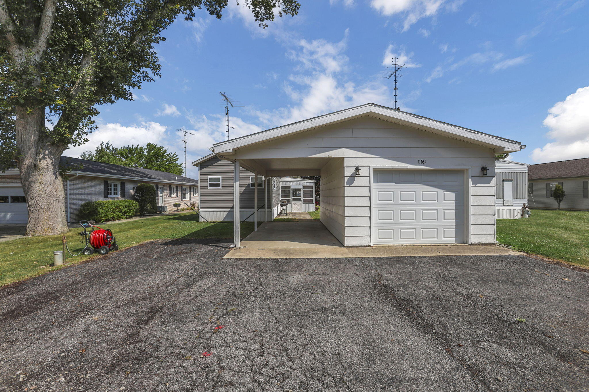11161 Macalpine Property Photo 3