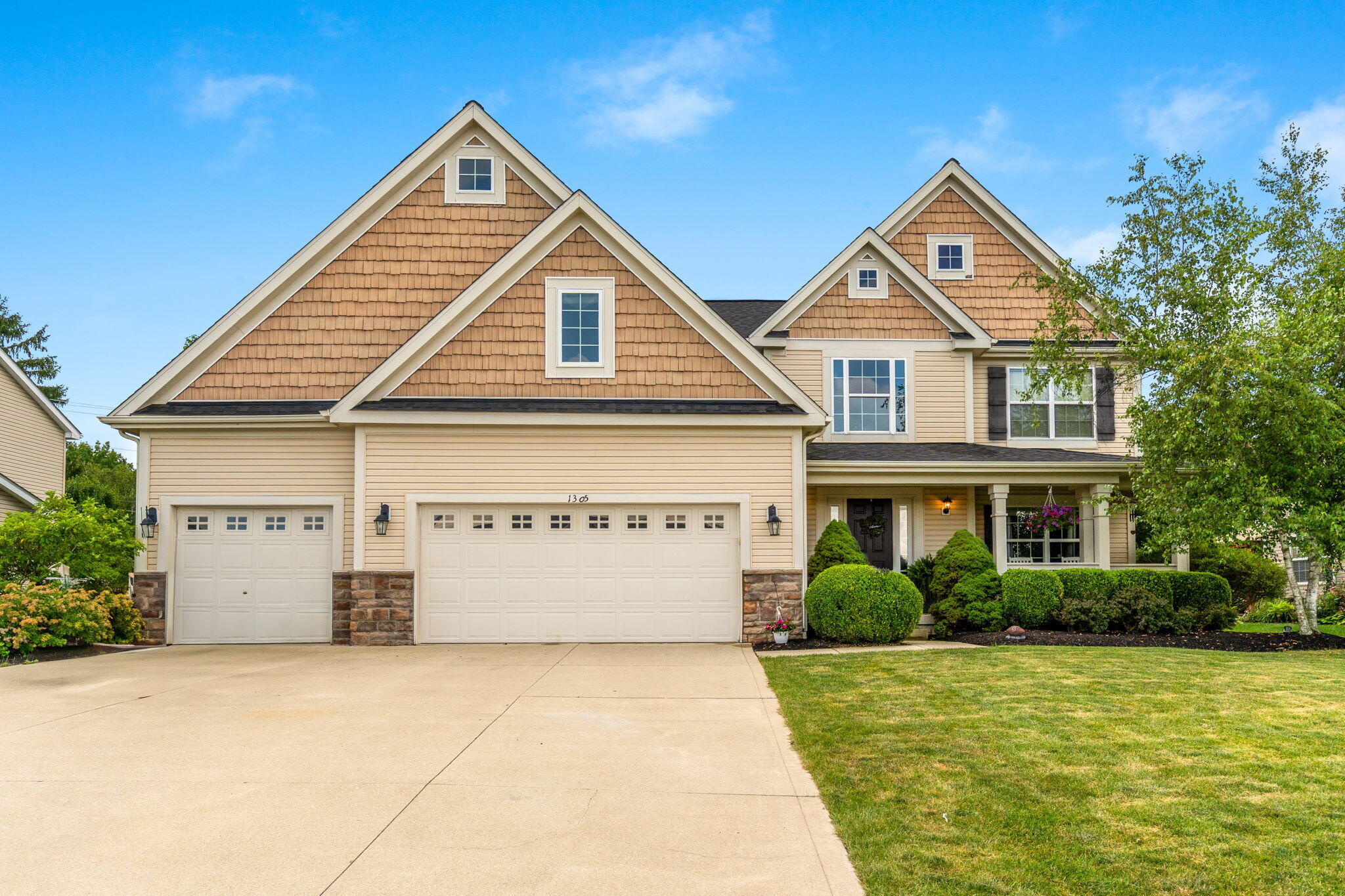 1305 Fox Run Property Photo 1