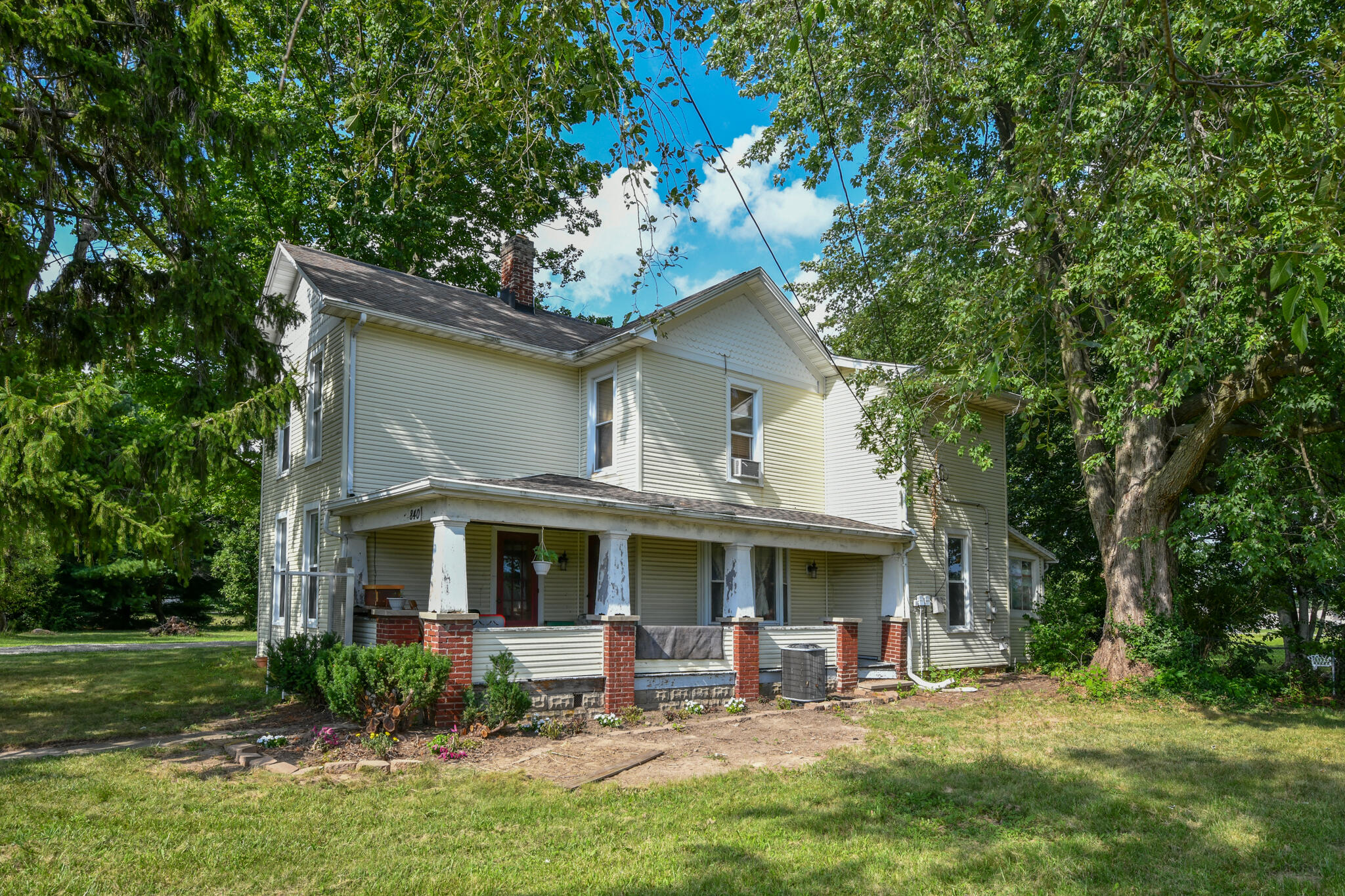 840 Victory Property Photo 1