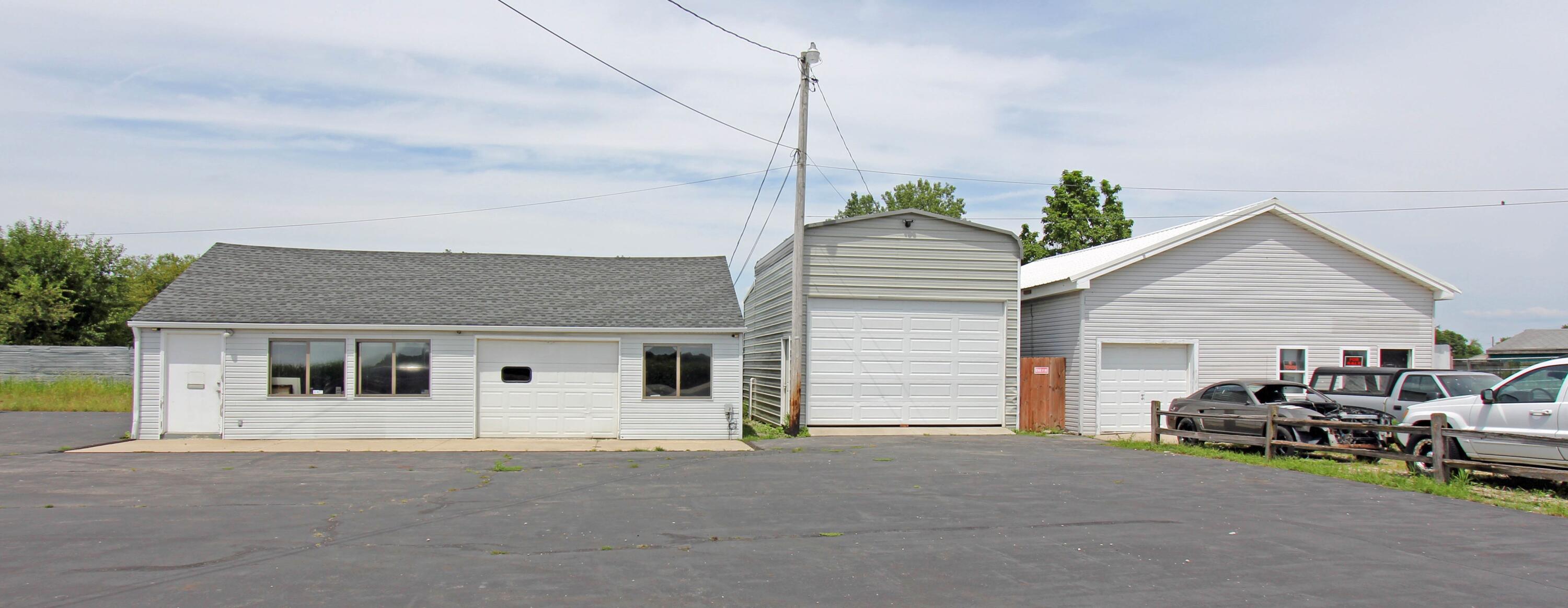 5055 Us 36 Property Photo 1