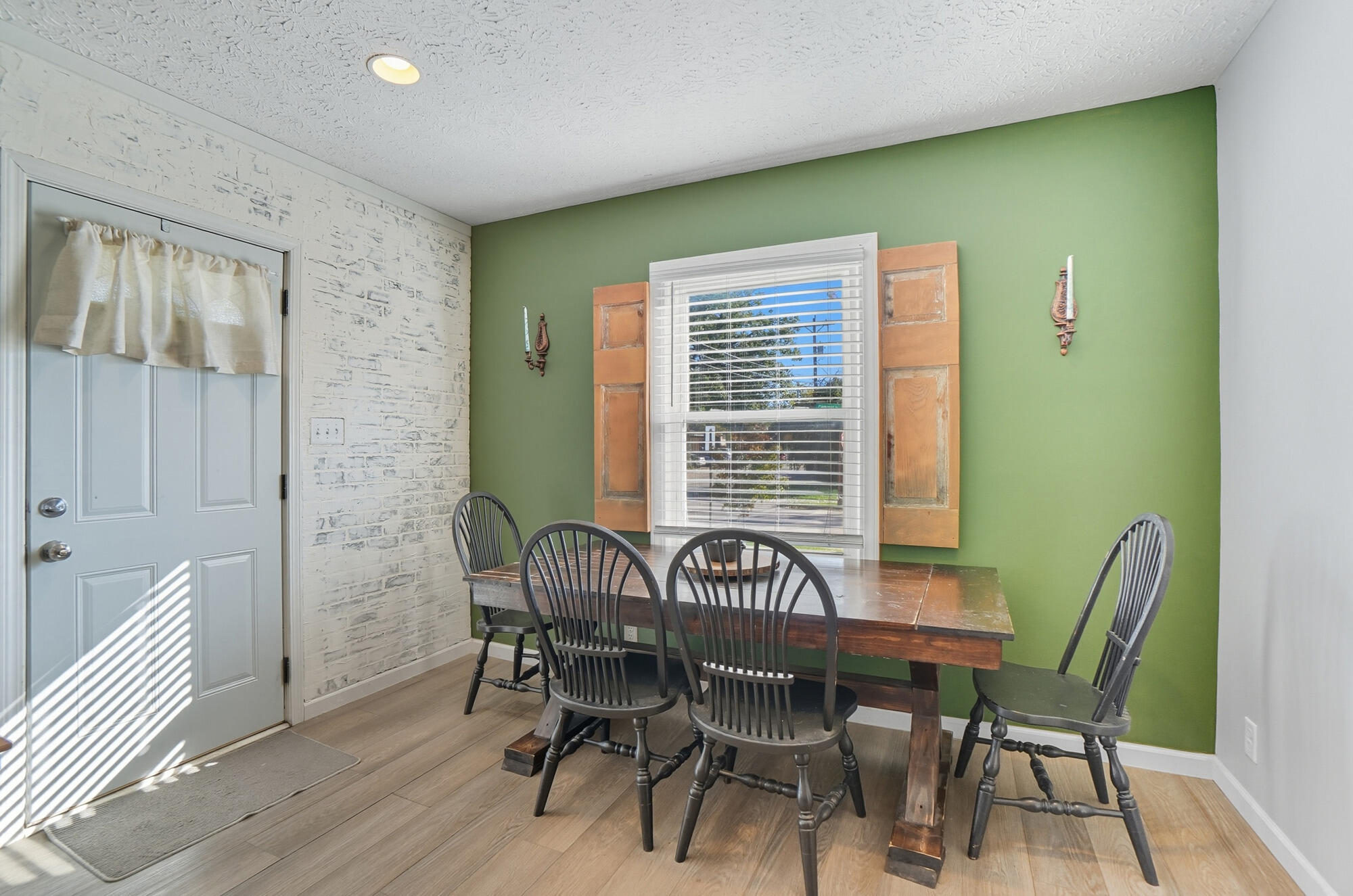 1126 Piedmont Property Photo 8