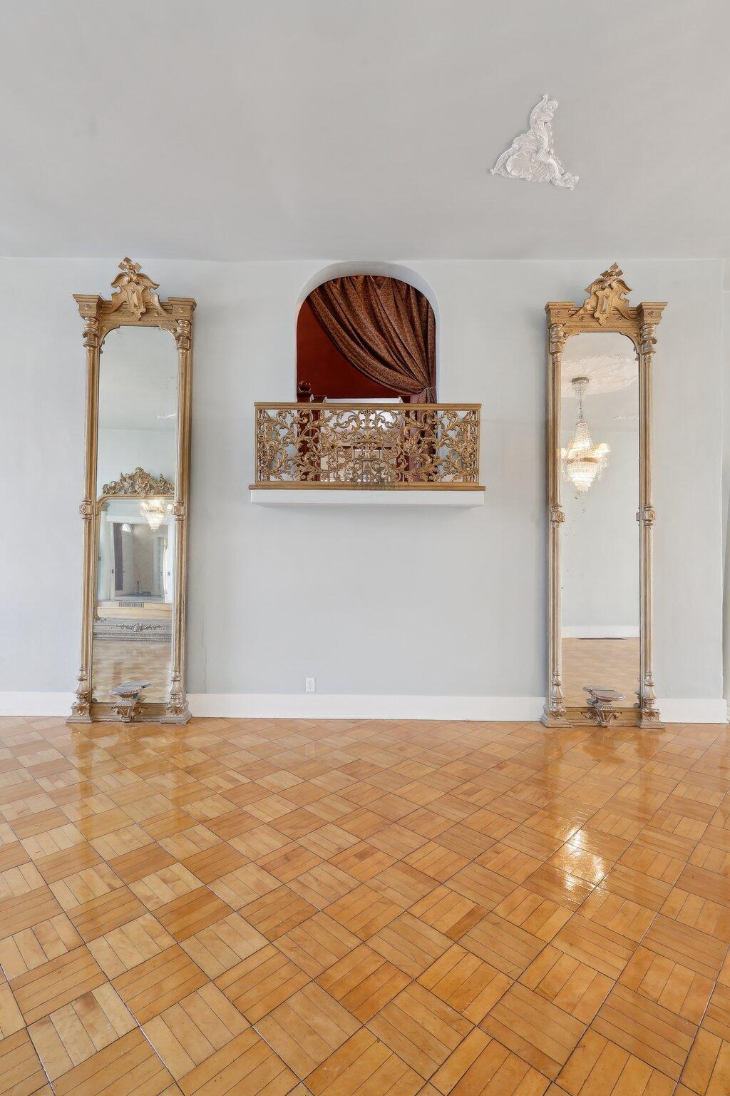 118 S Walnut Street Property Photo 8