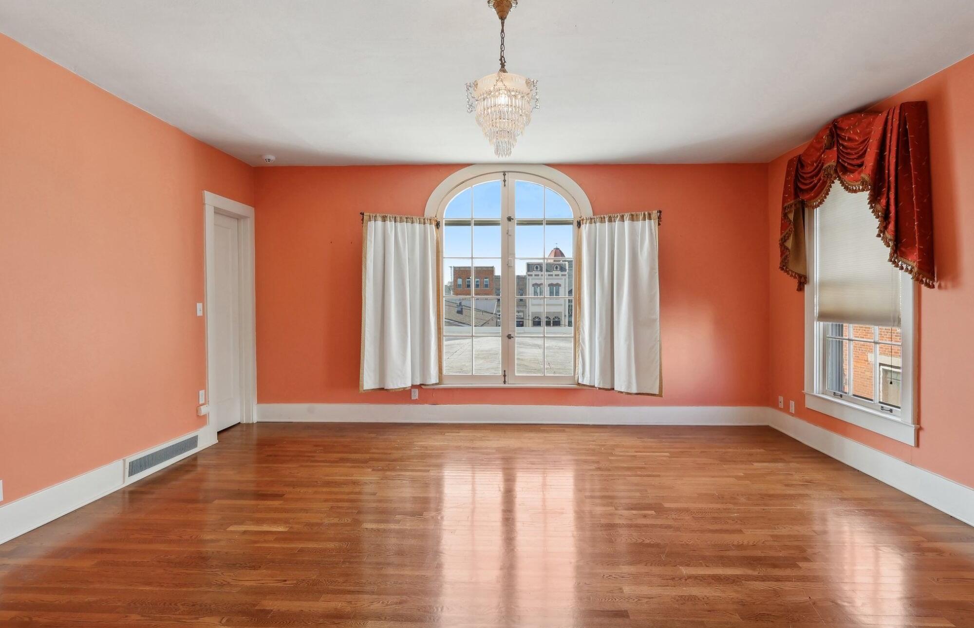 118 S Walnut Street Property Photo 11