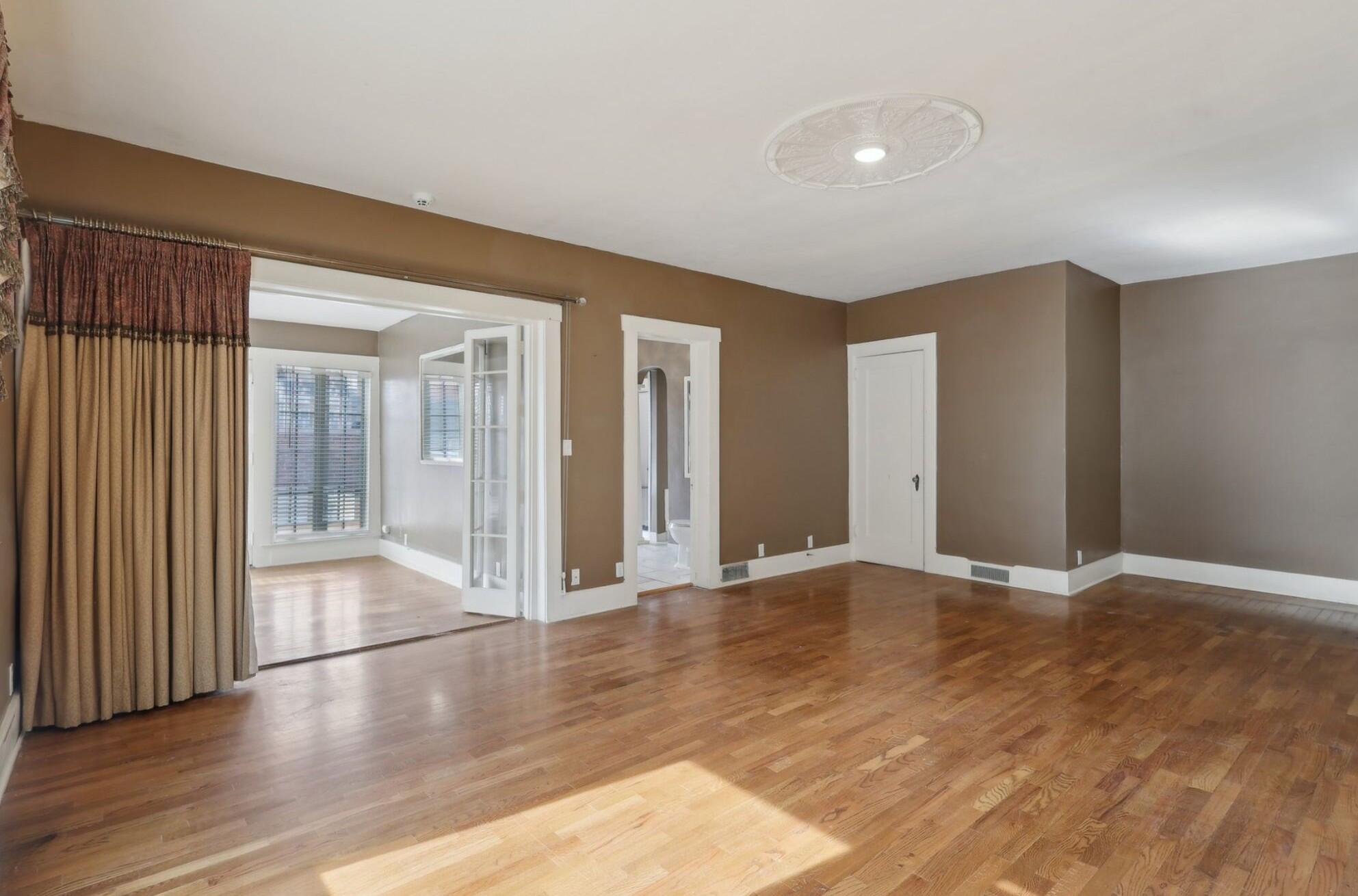 118 S Walnut Street Property Photo 14