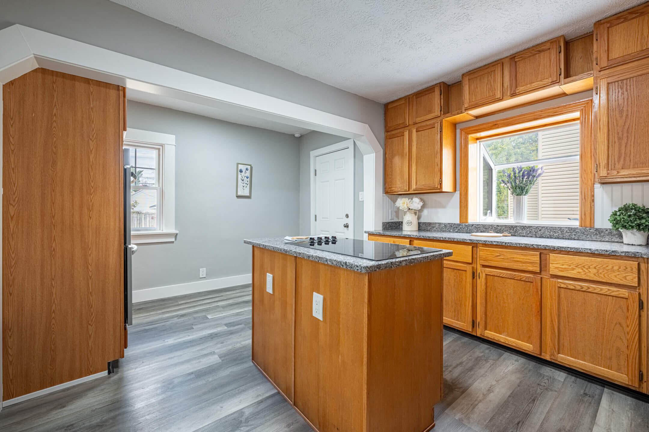 1051 Patterson Property Photo 8