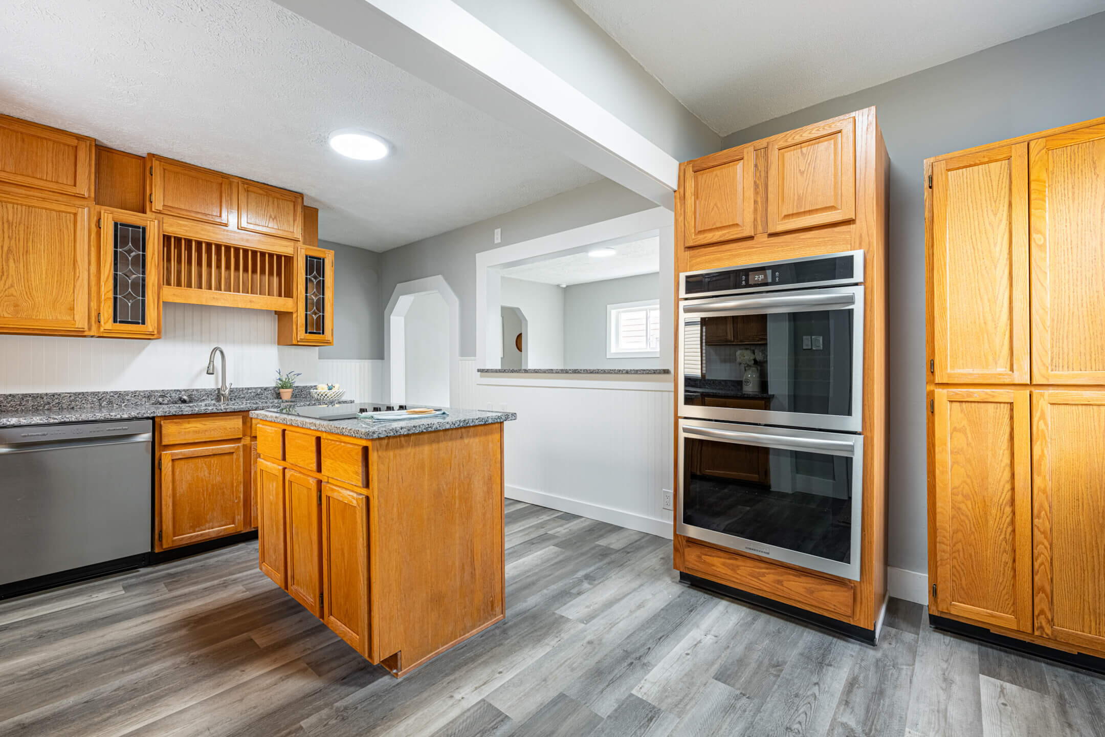 1051 Patterson Property Photo 9