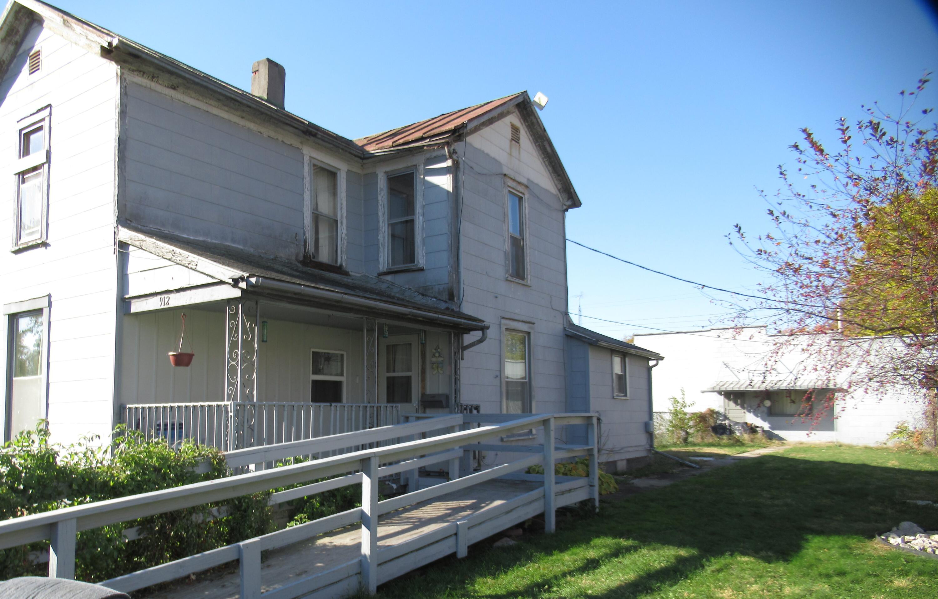 912 Gray Avenue Property Photo 1