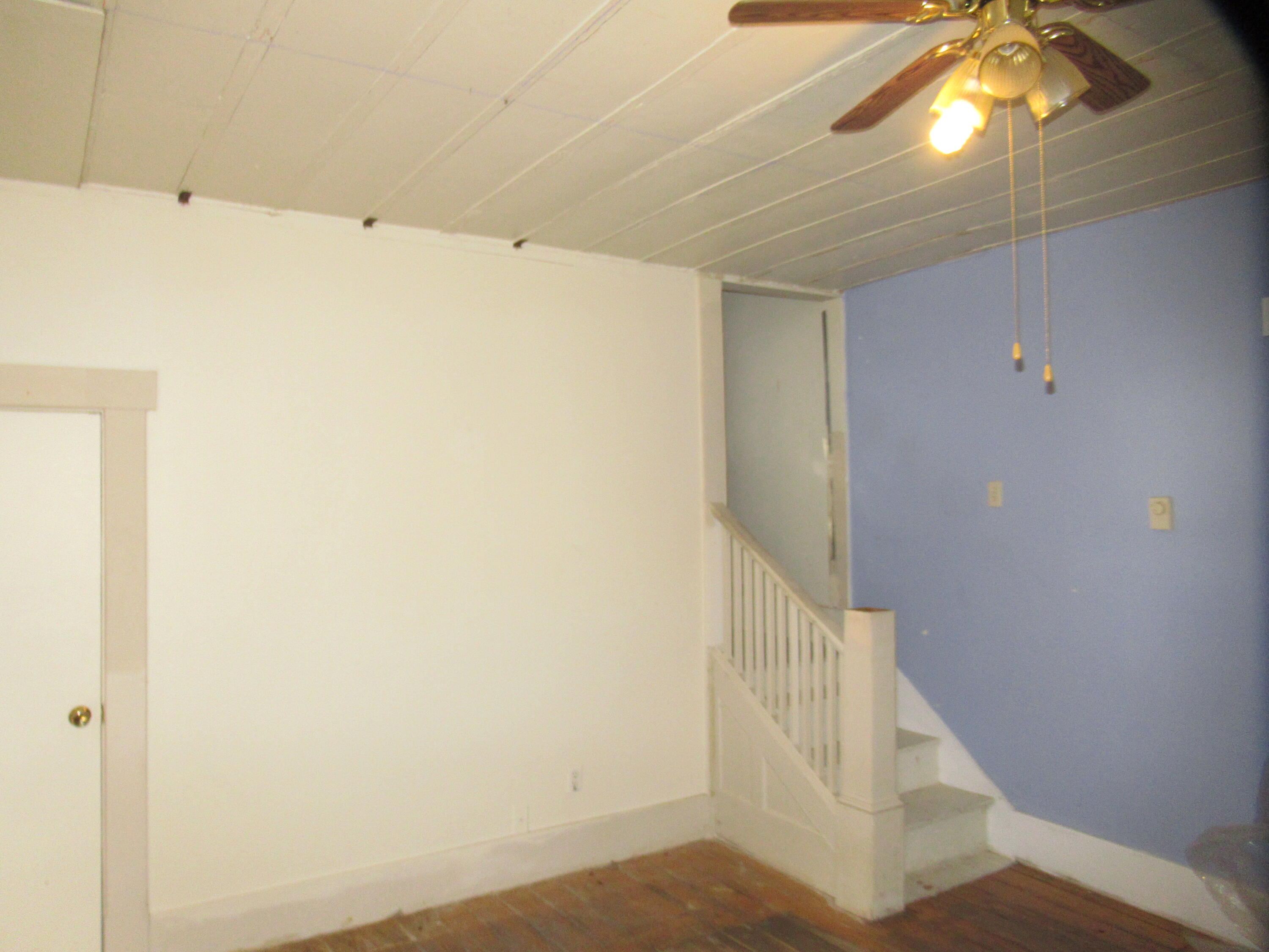 912 Gray Avenue Property Photo 3