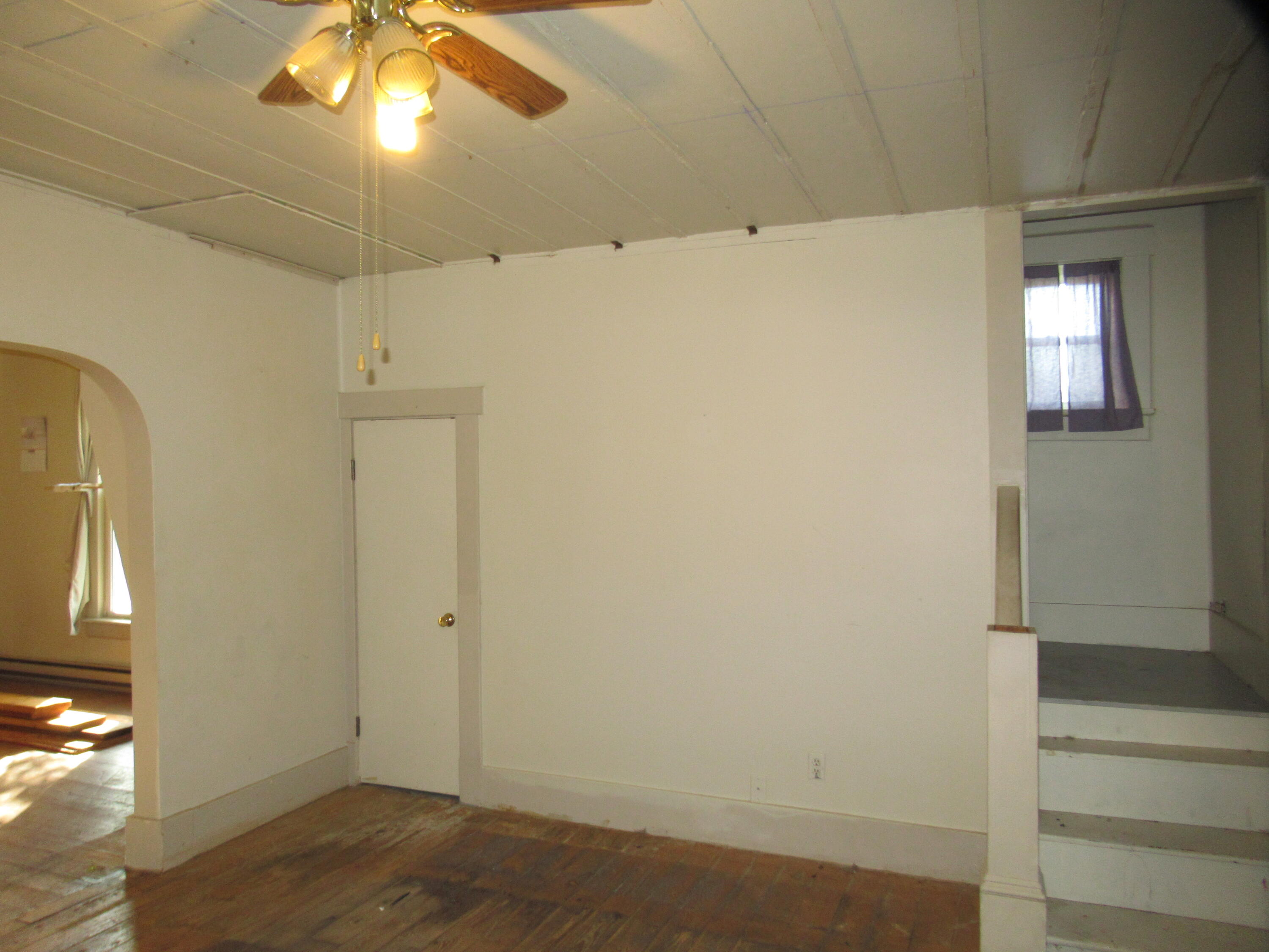 912 Gray Avenue Property Photo 8