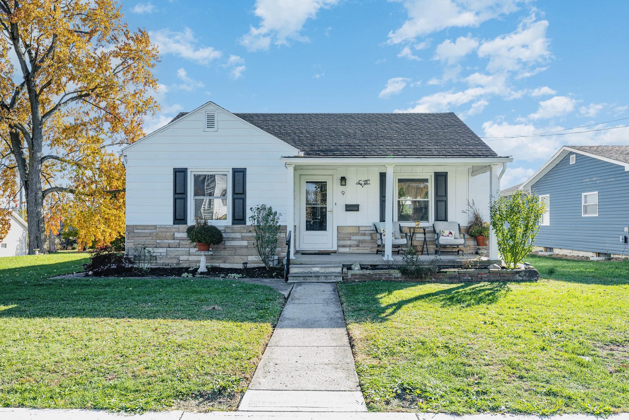 9 E Silver Street Property Photo 1