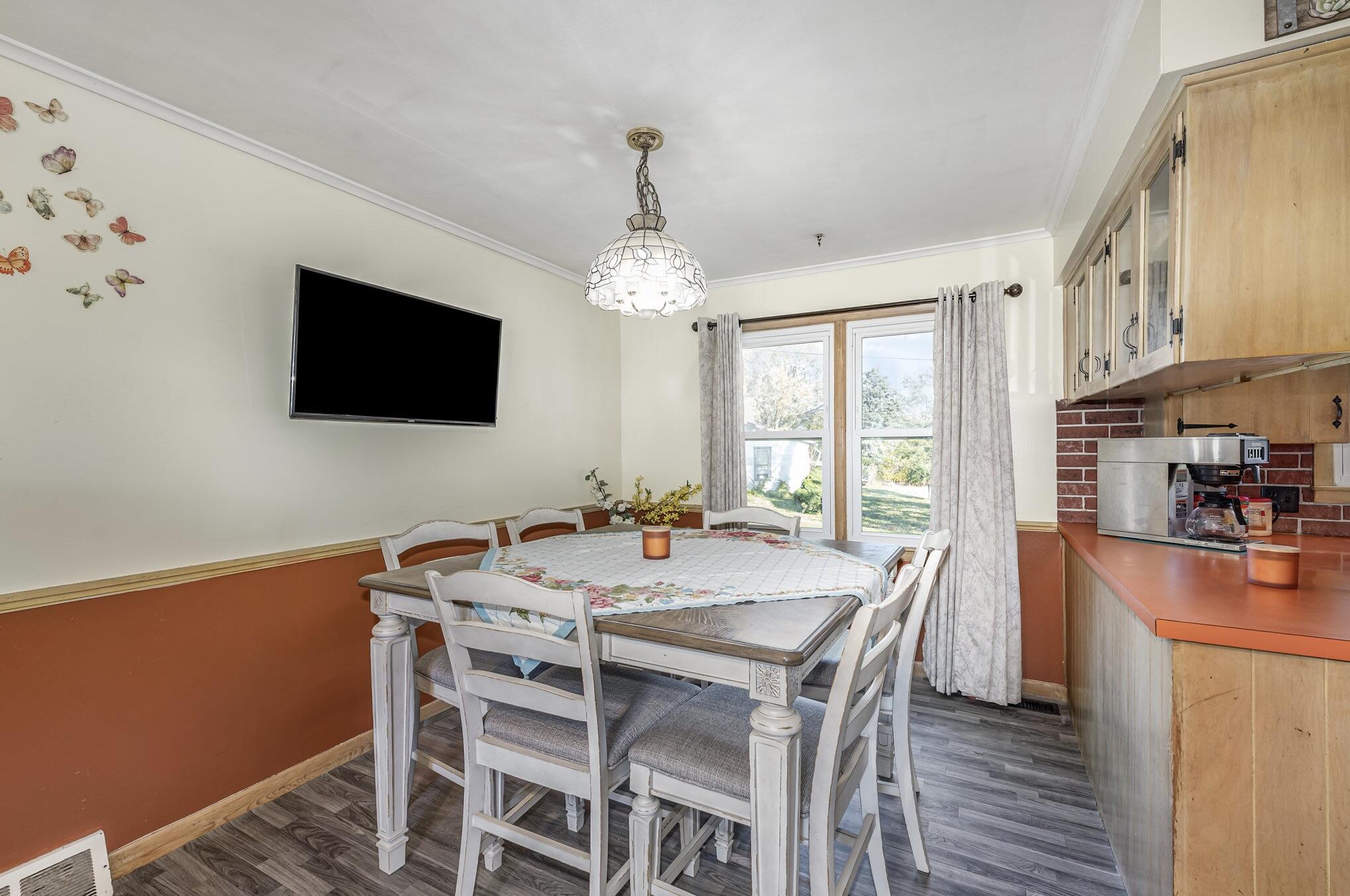 9 E Silver Street Property Photo 11