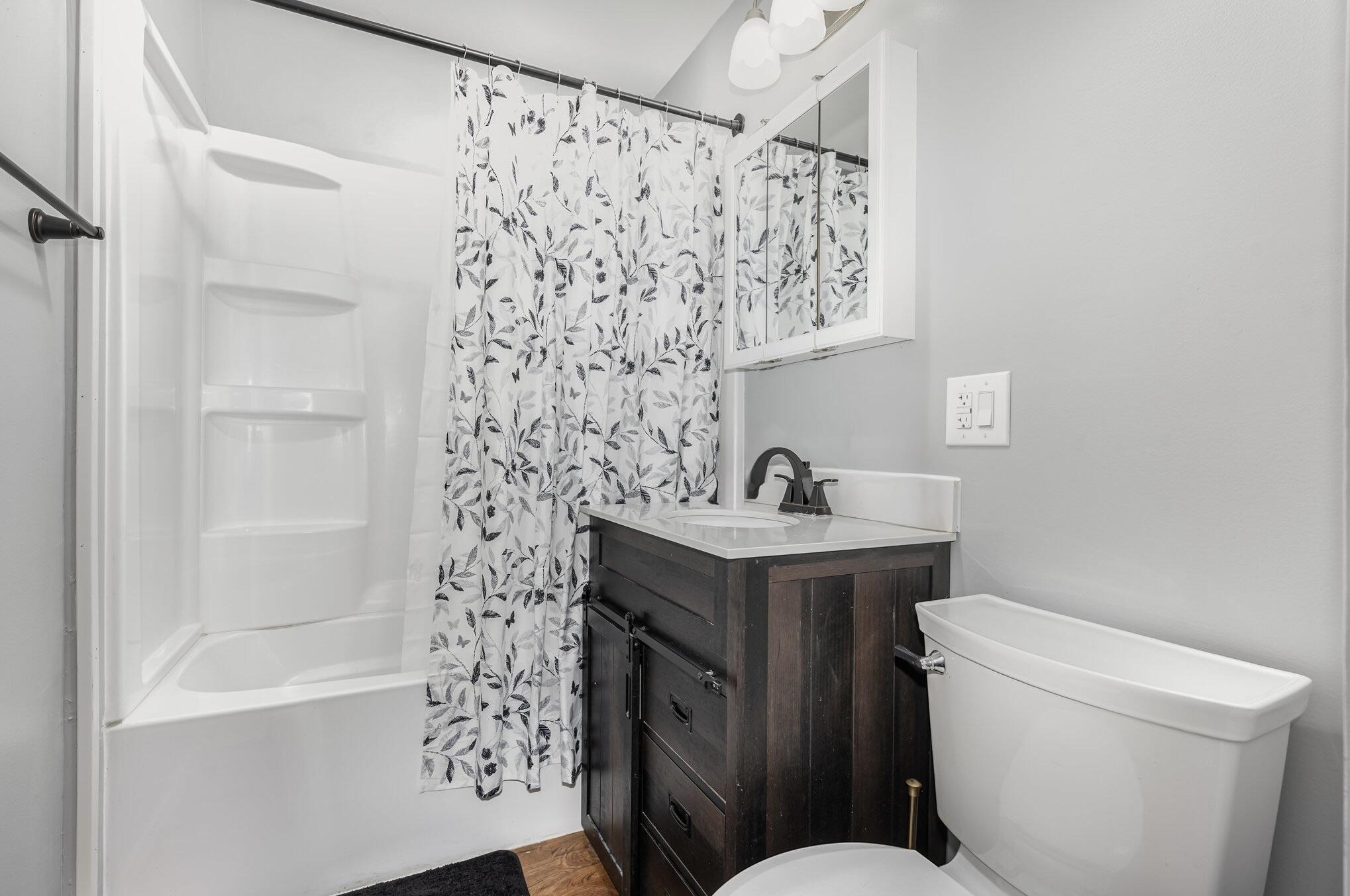 9 E Silver Street Property Photo 14