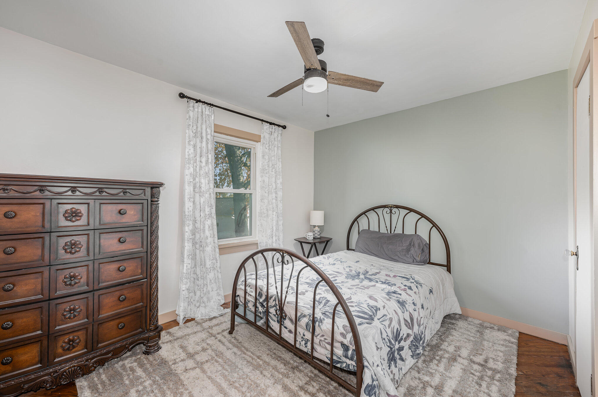9 E Silver Street Property Photo 15