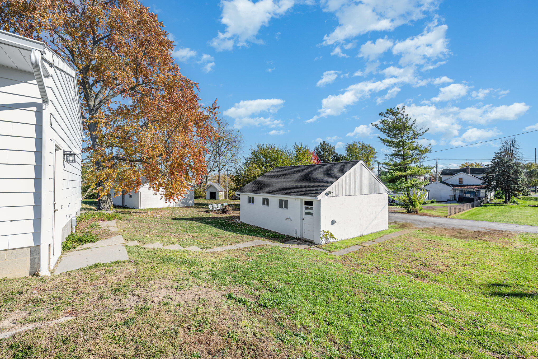 9 E Silver Street Property Photo 16