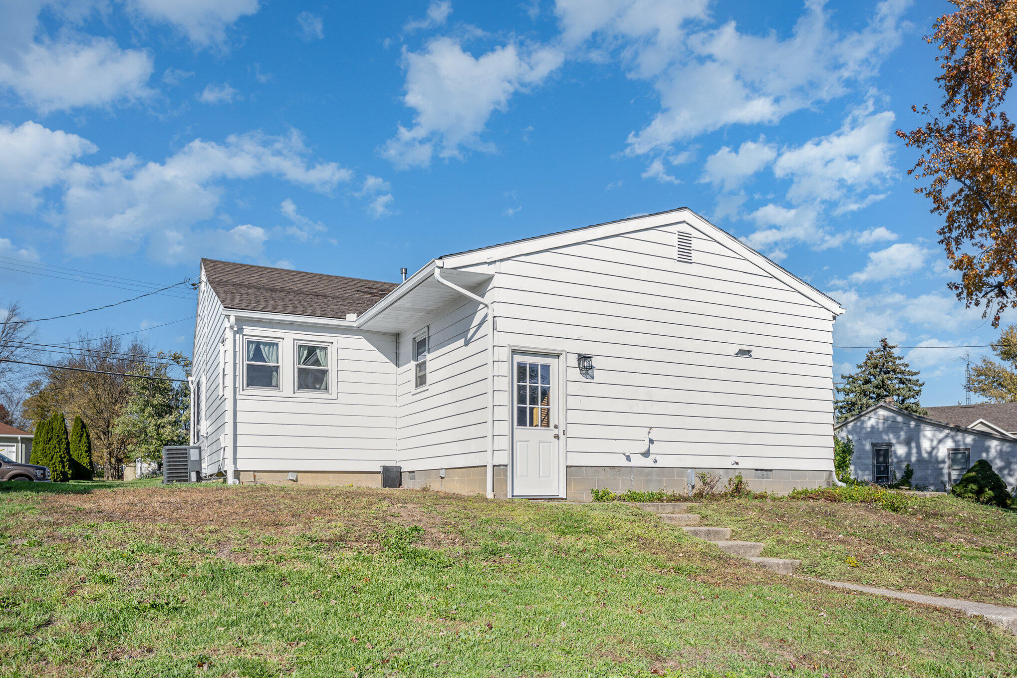 9 E Silver Street Property Photo 17