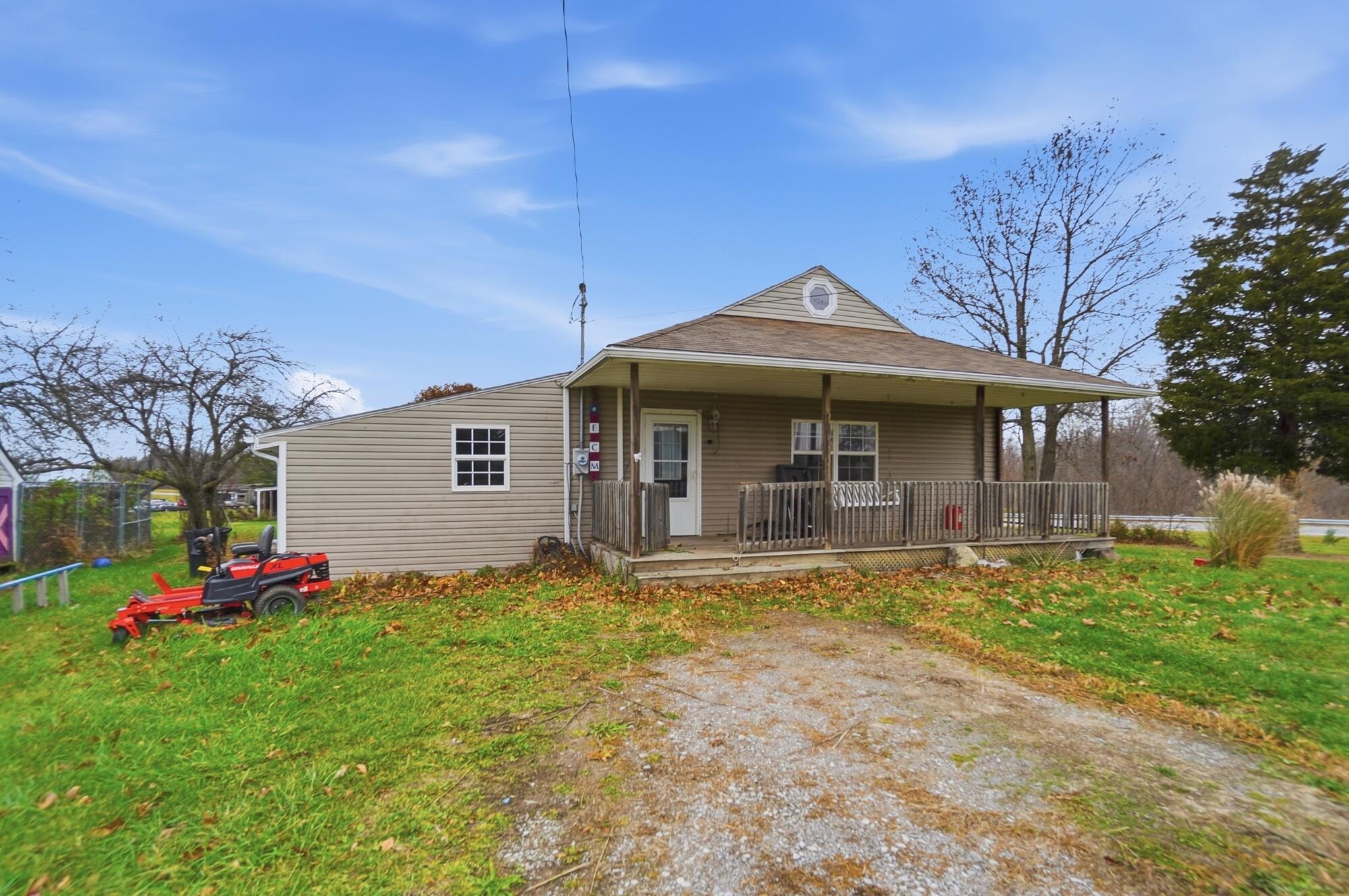 2327 N Phillips Road Property Photo 2