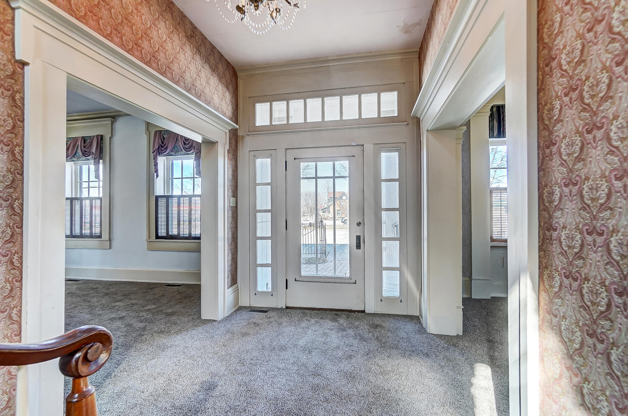 405 E Spring Street Property Photo 2