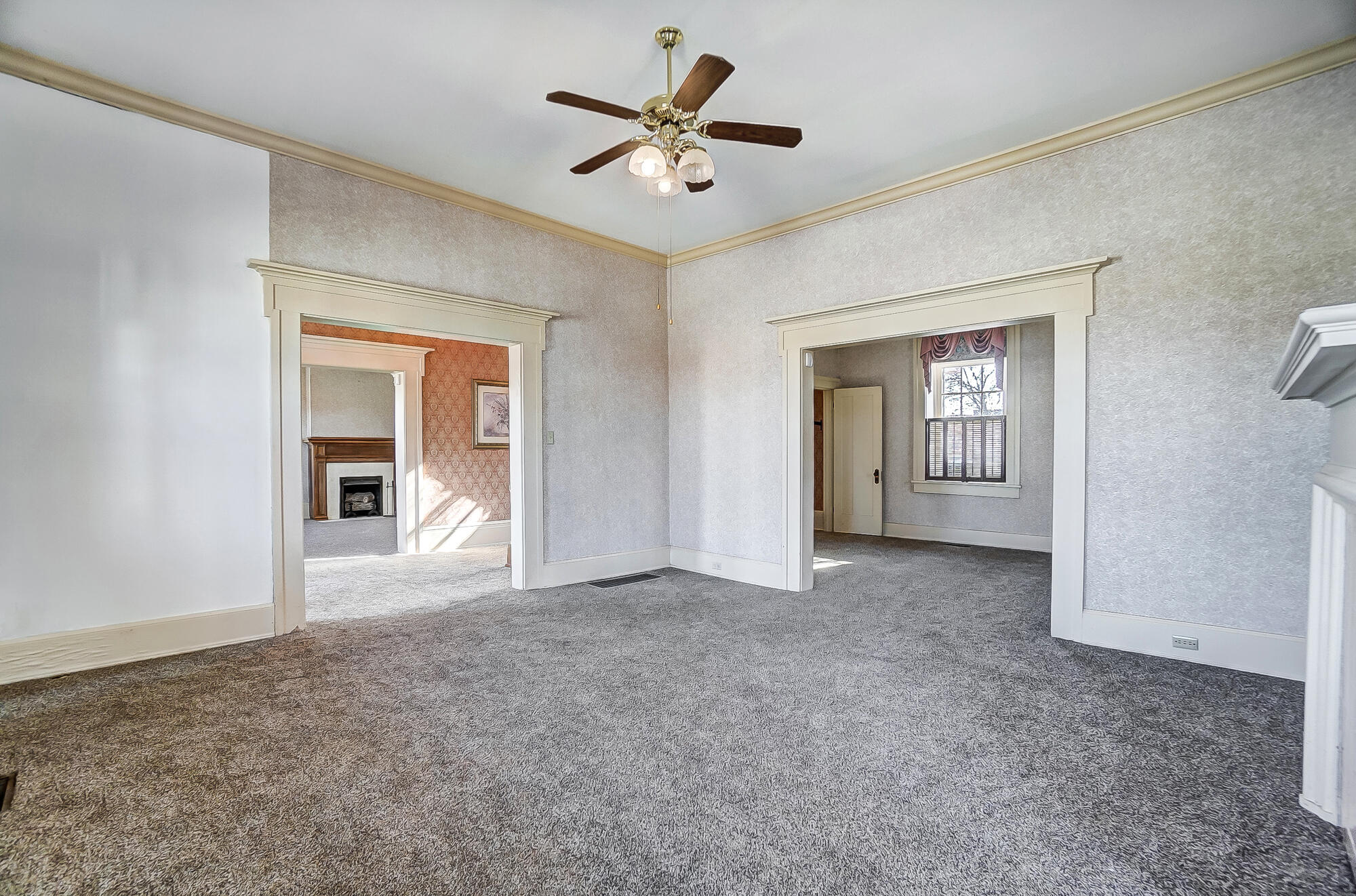 405 E Spring Street Property Photo 7