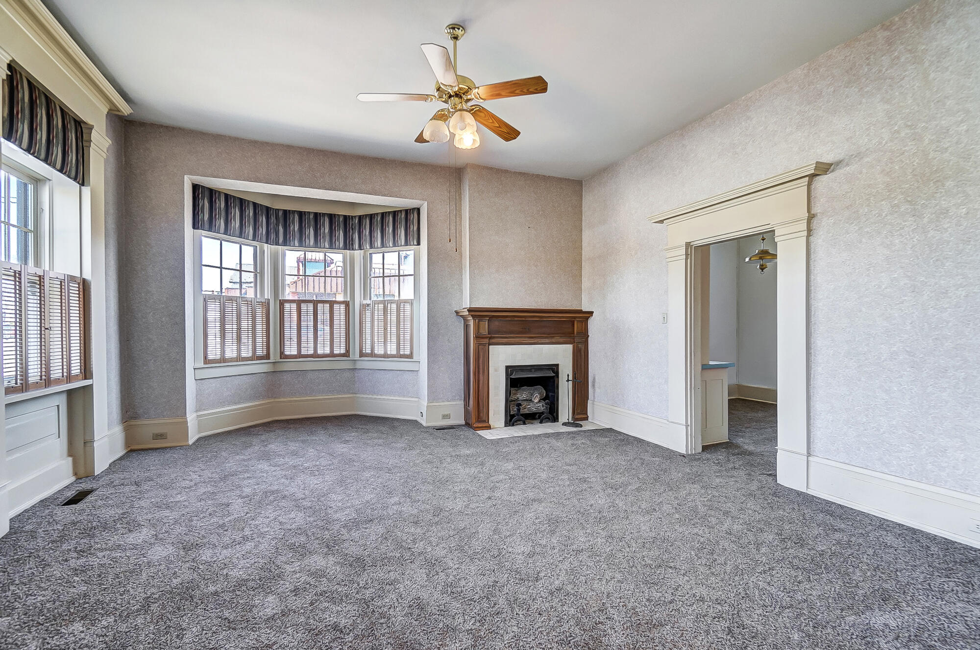 405 E Spring Street Property Photo 10