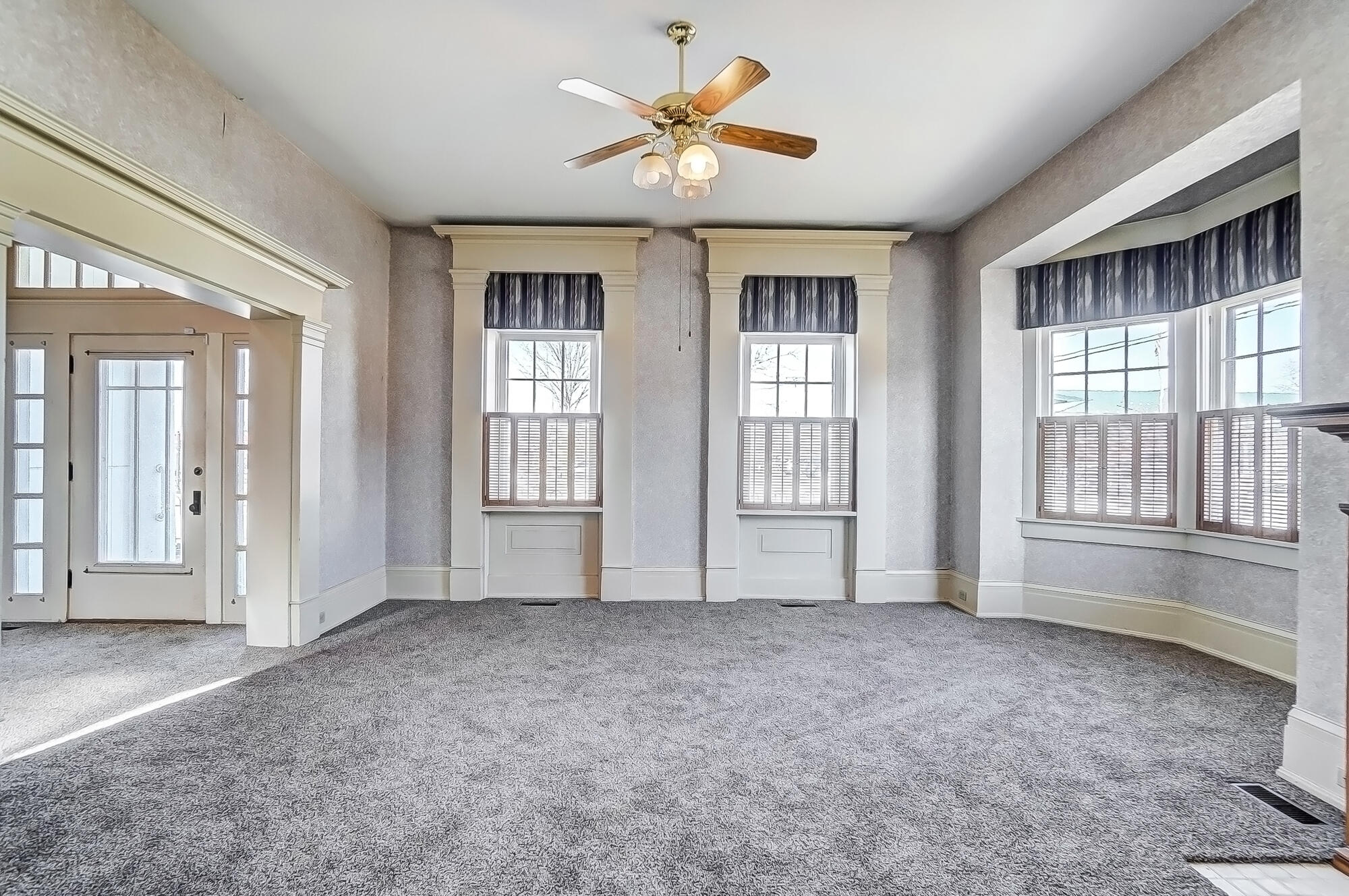 405 E Spring Street Property Photo 12