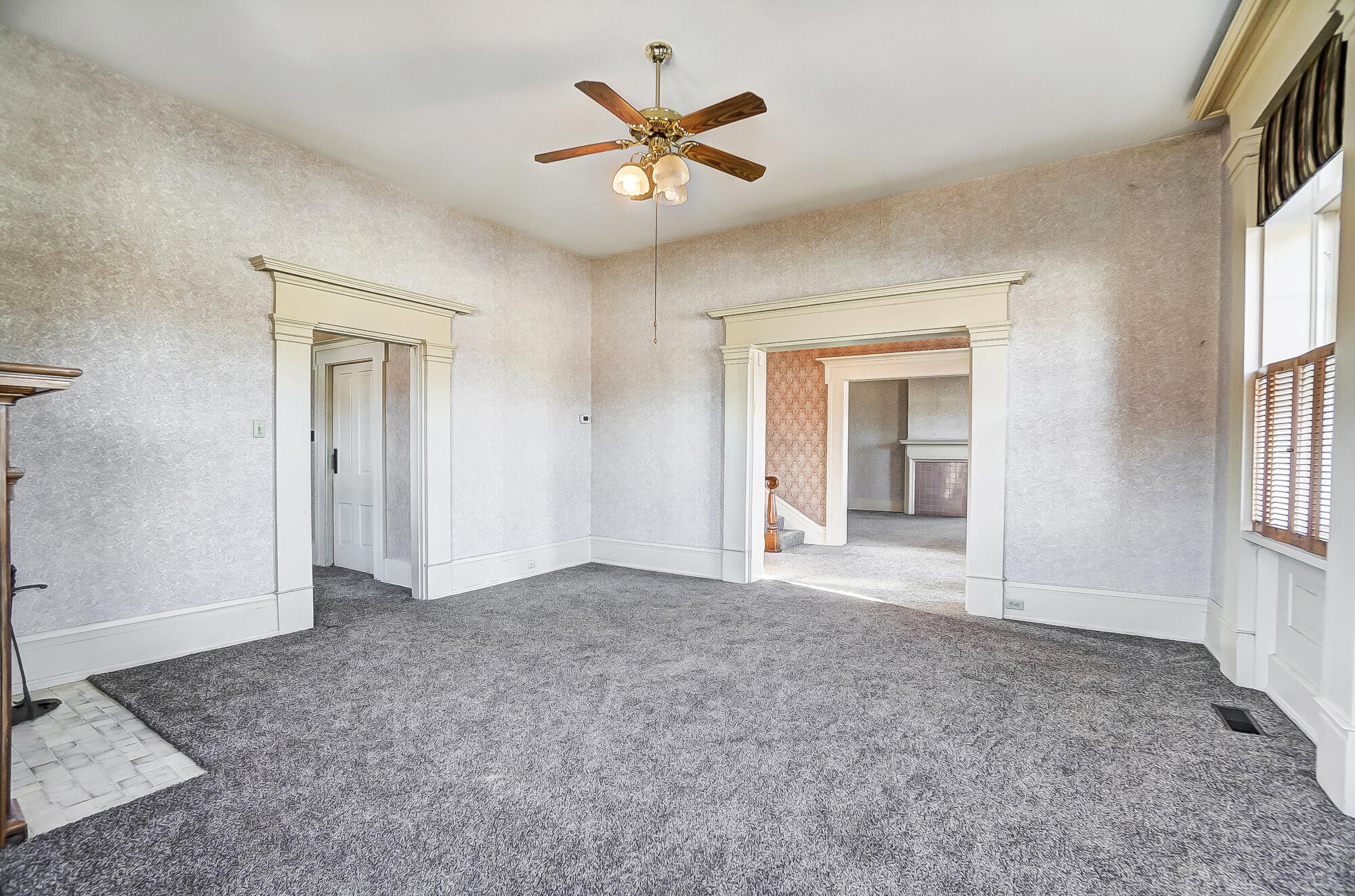 405 E Spring Street Property Photo 13