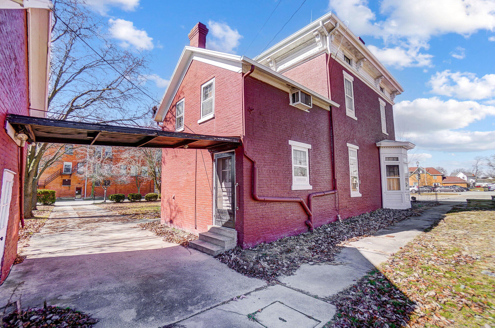 405 E Spring Street Property Photo 55