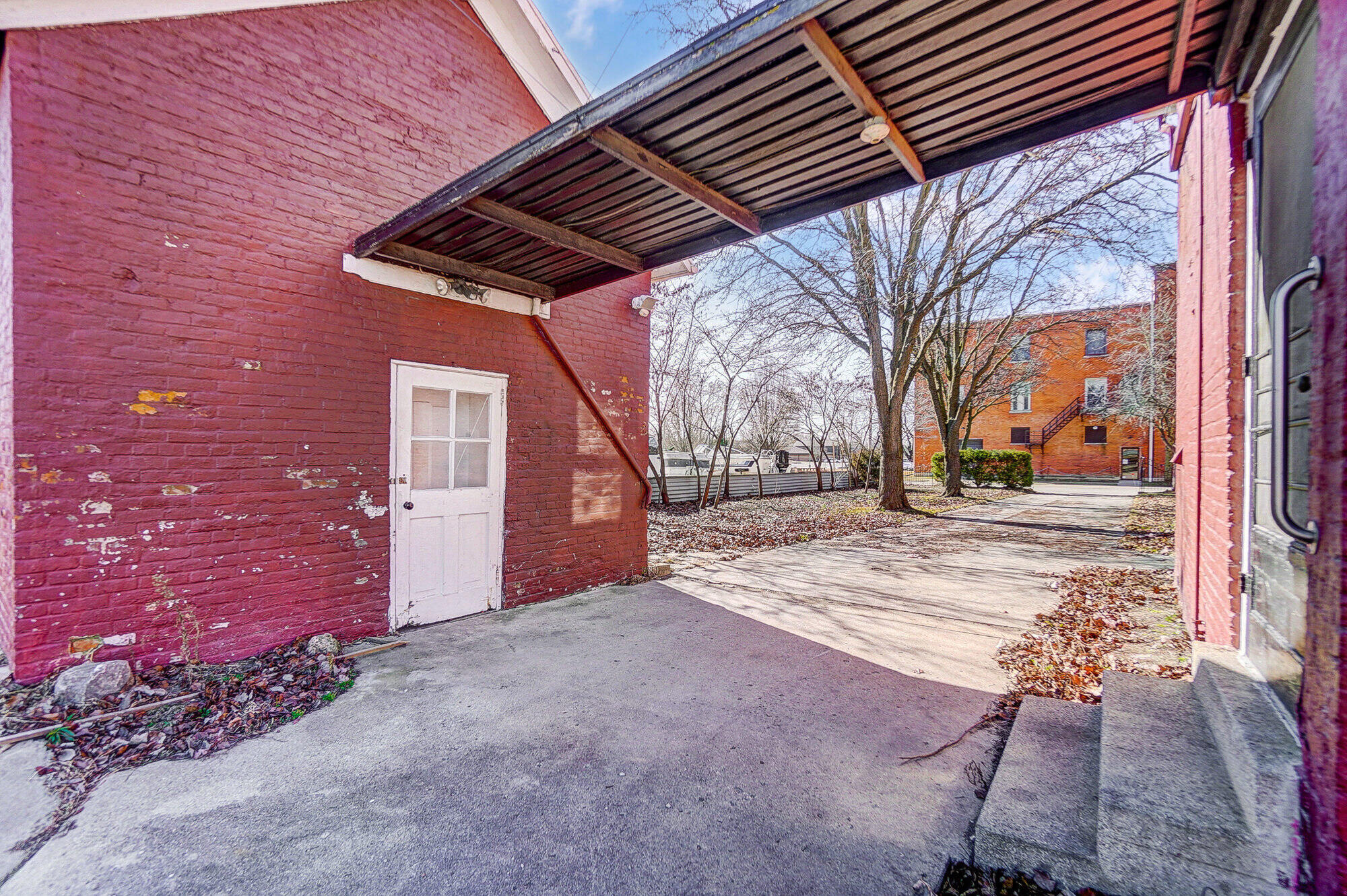 405 E Spring Street Property Photo 56