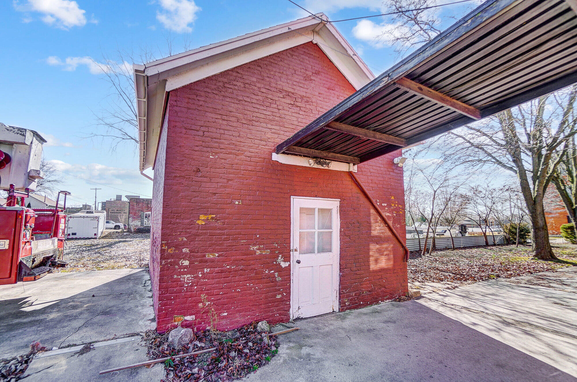 405 E Spring Street Property Photo 58