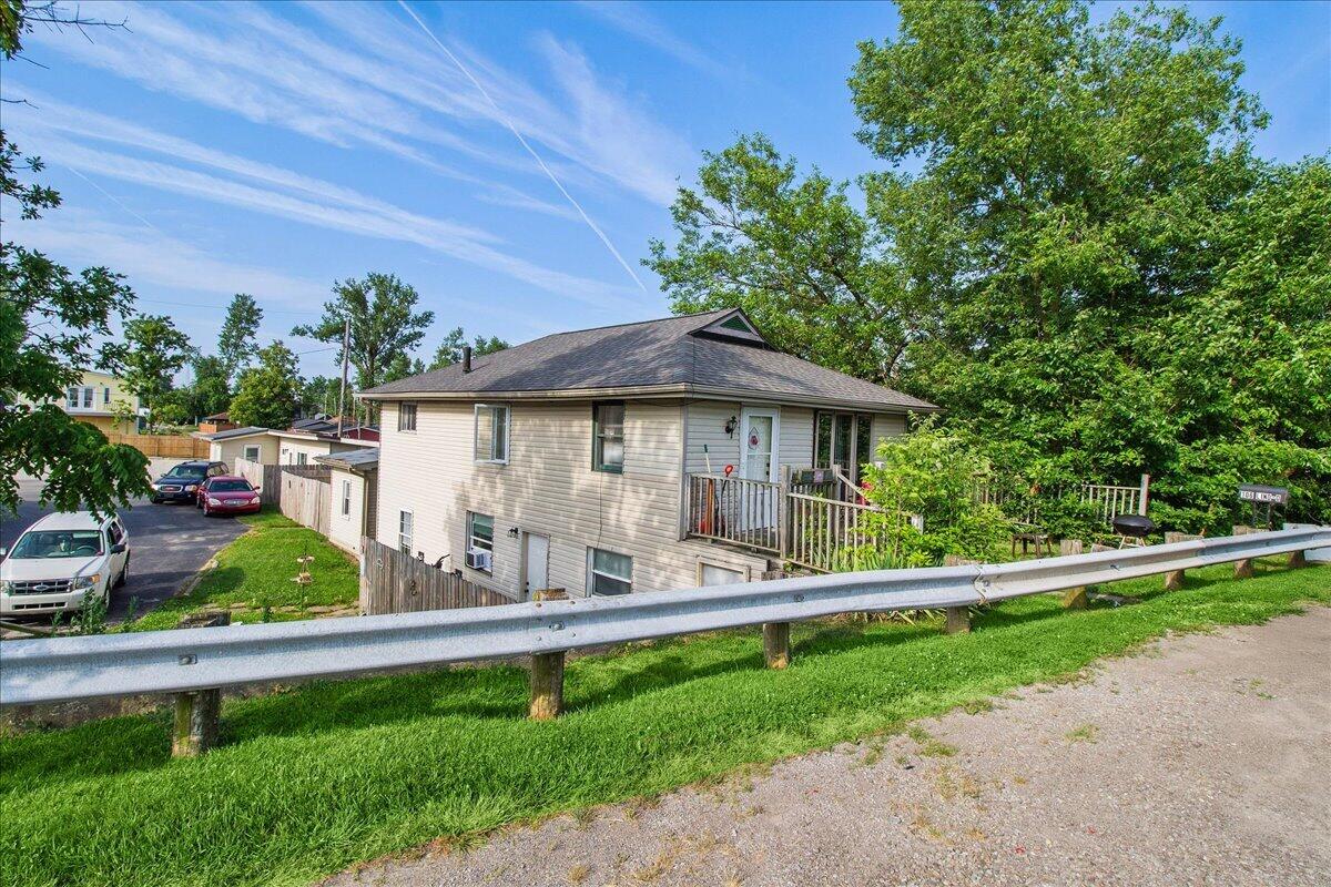 106 Lind Street Property Photo 3