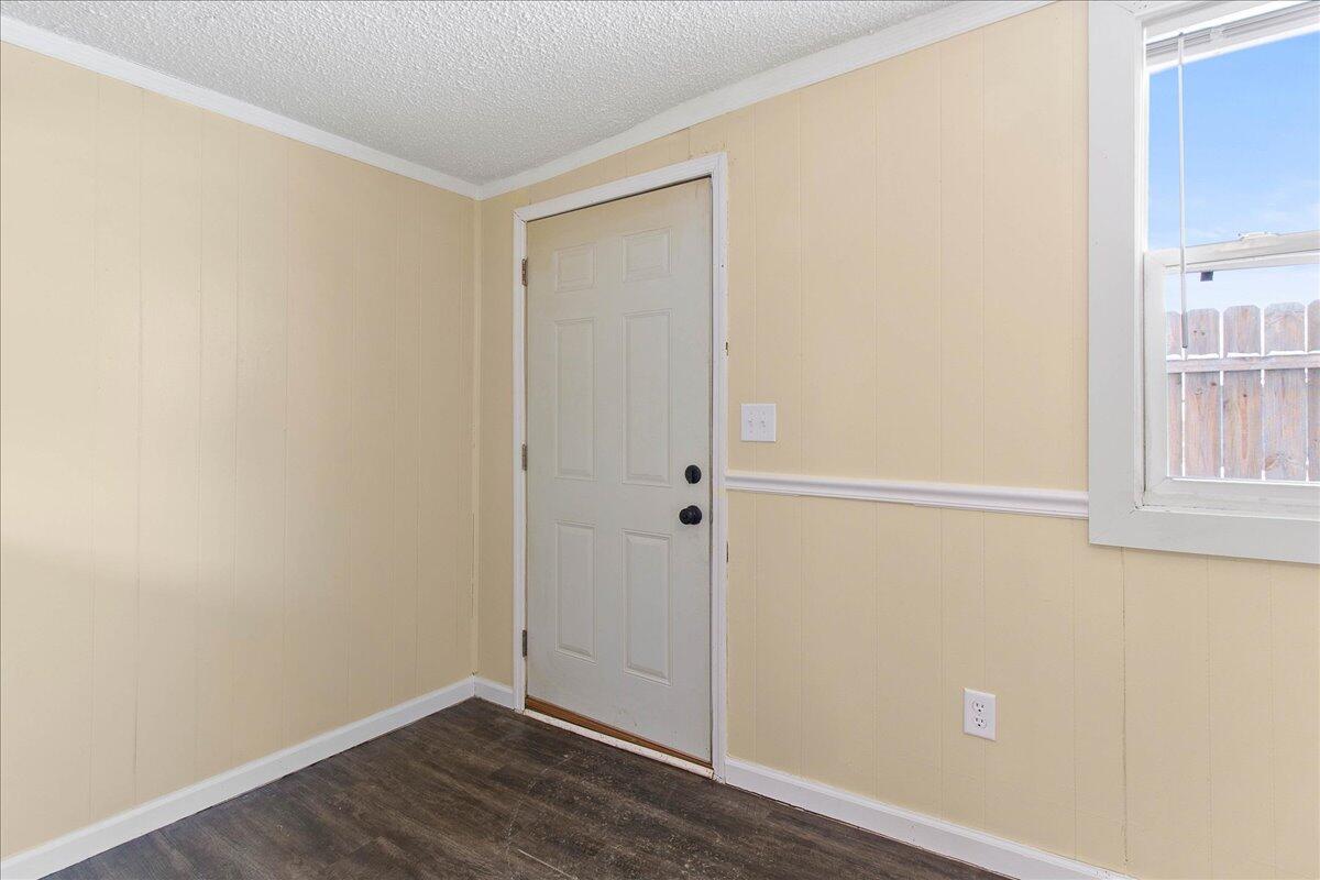 106 Lind Street Property Photo 7