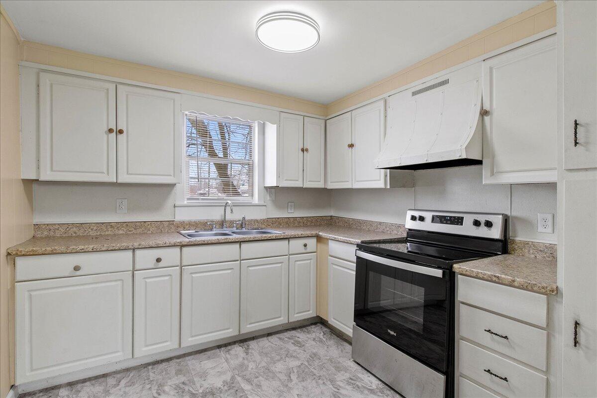 106 Lind Street Property Photo 11