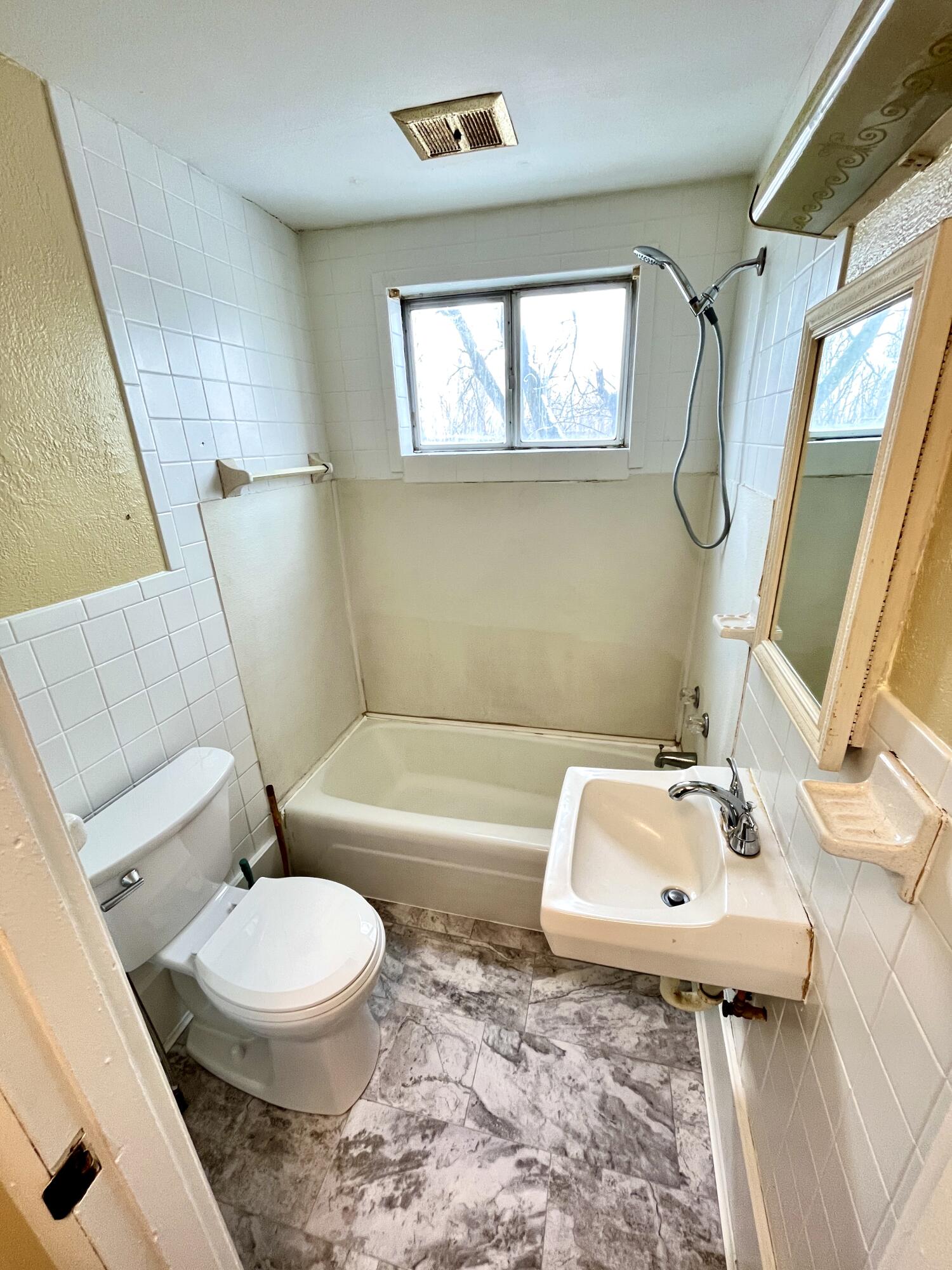 106 Lind Street Property Photo 29